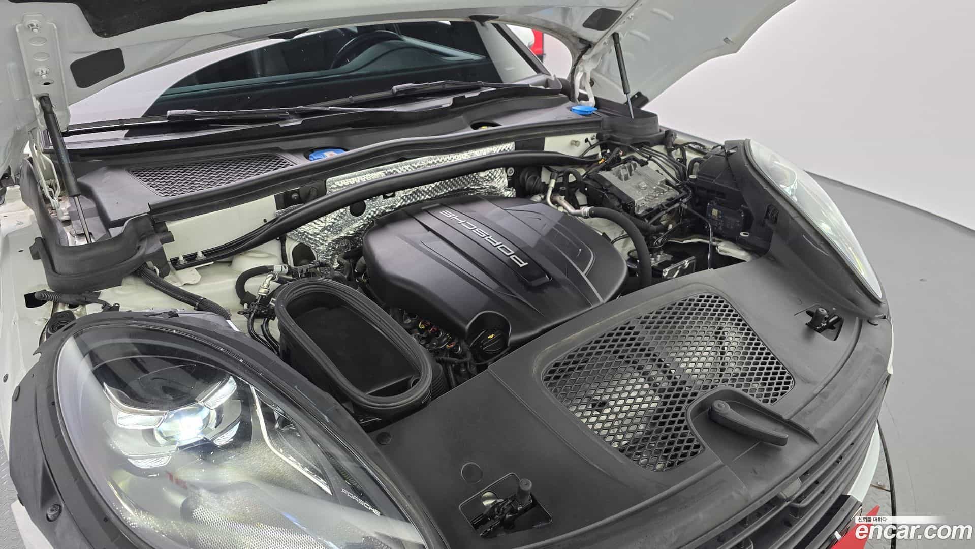 Macan Porsche 2019.11-OUTER-006
