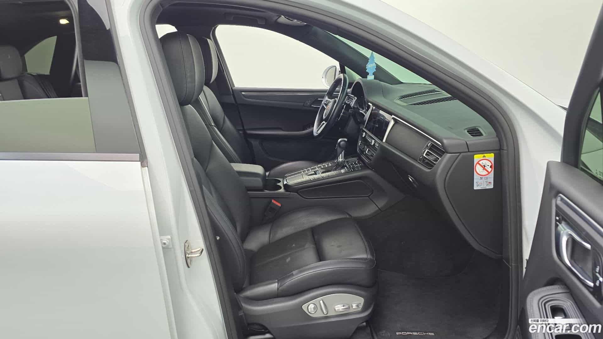 Macan Porsche 2019.11-OPTION-015