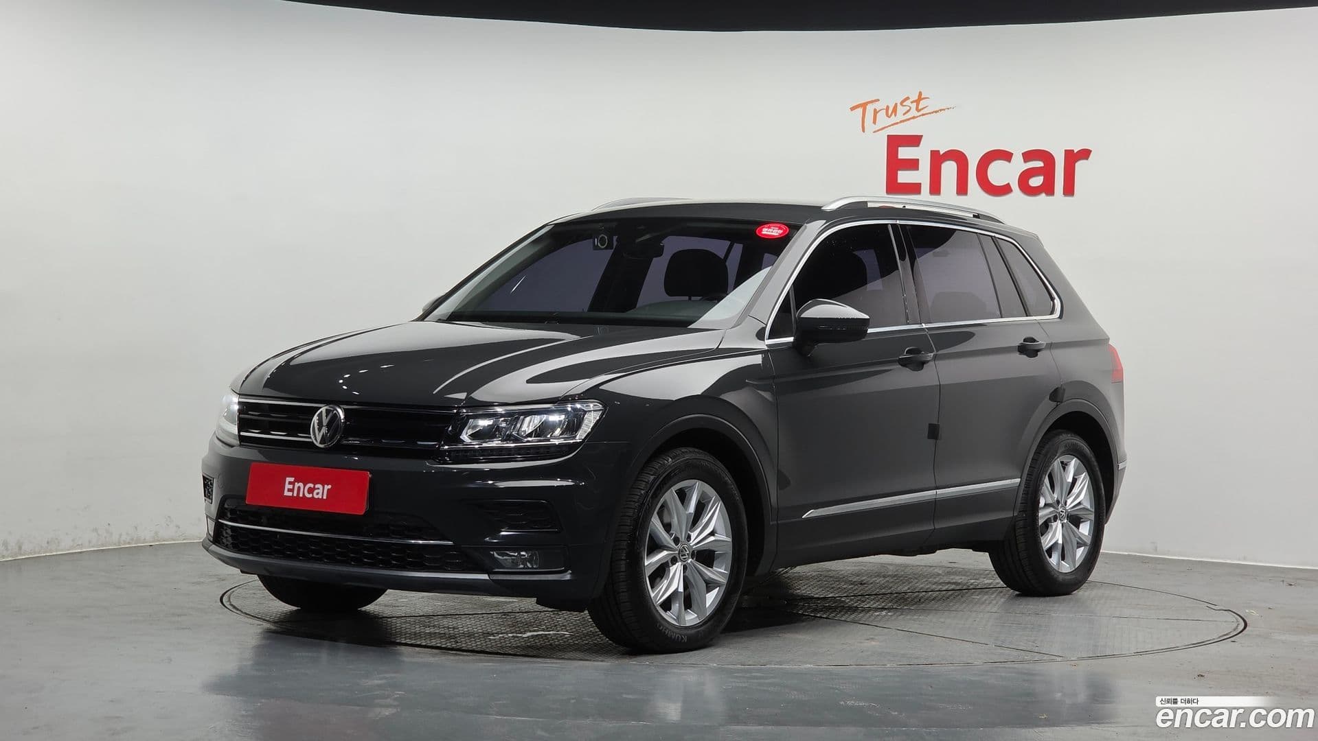 Main__Slider__Photo:Tiguan Volkswagen 2018.6-0