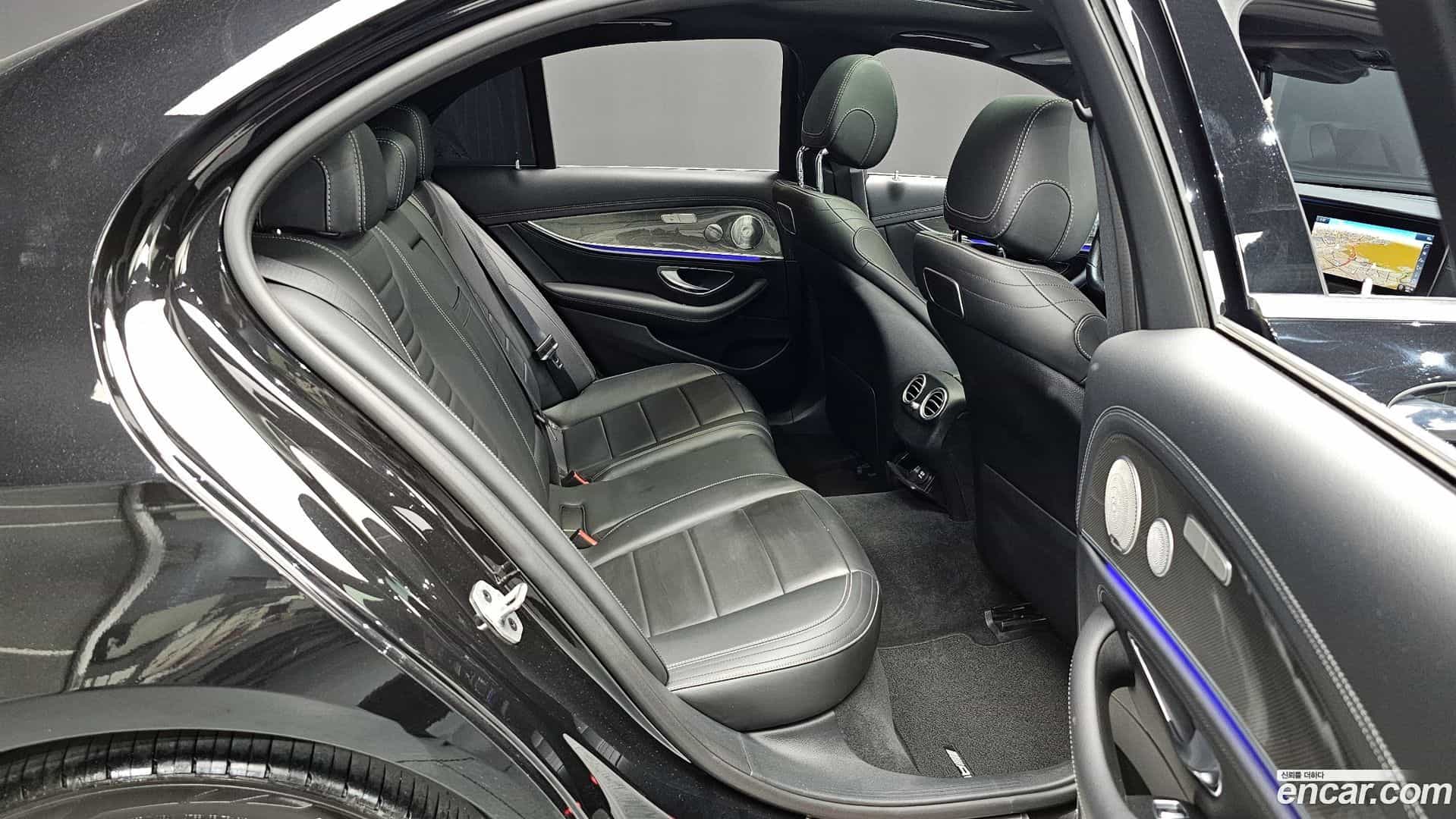 E-Class Mercedes-Benz 2019.10-OPTION-016