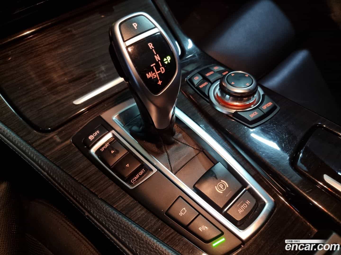 5-Series BMW 2011.3-INNER-009