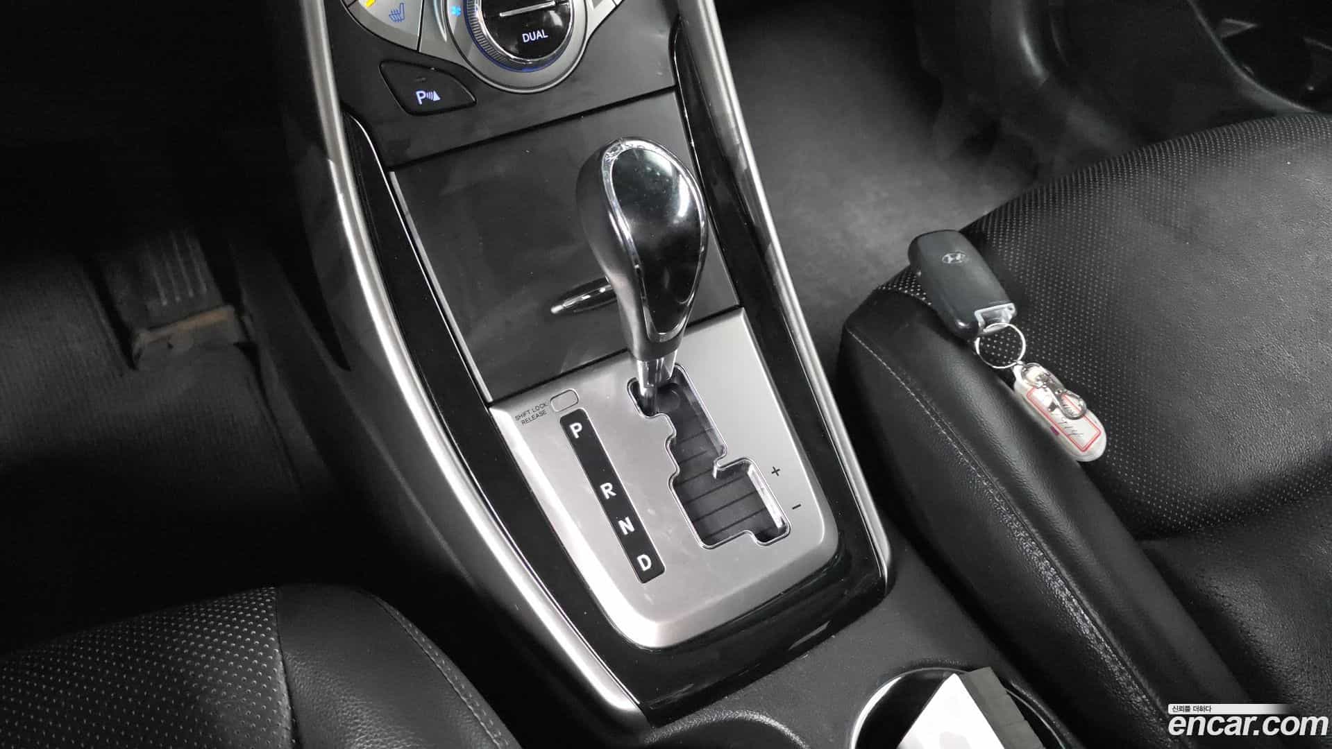 AVANTE Hyundai 2013.0-INNER-009