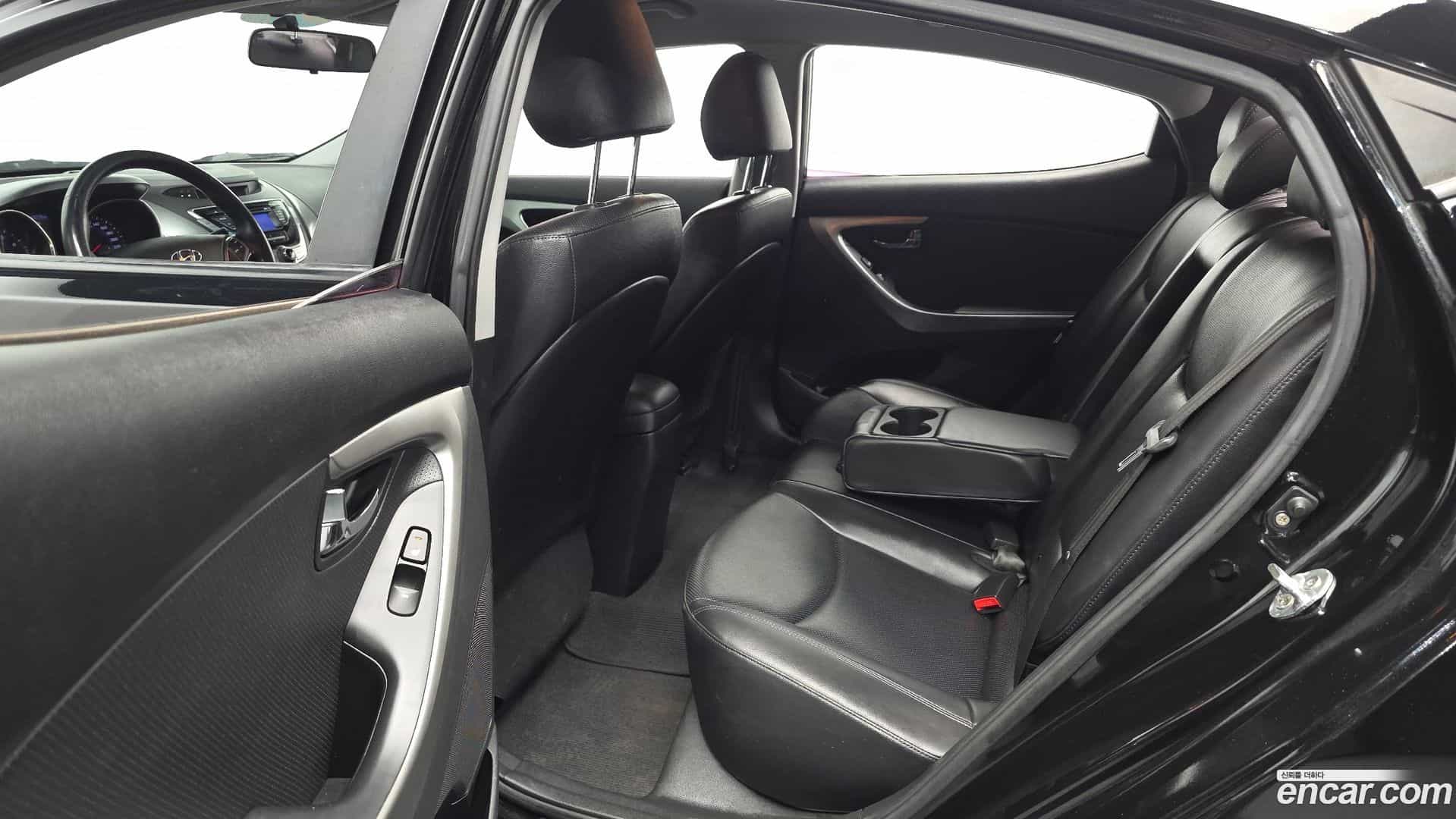 AVANTE Hyundai 2013.0-OPTION-016