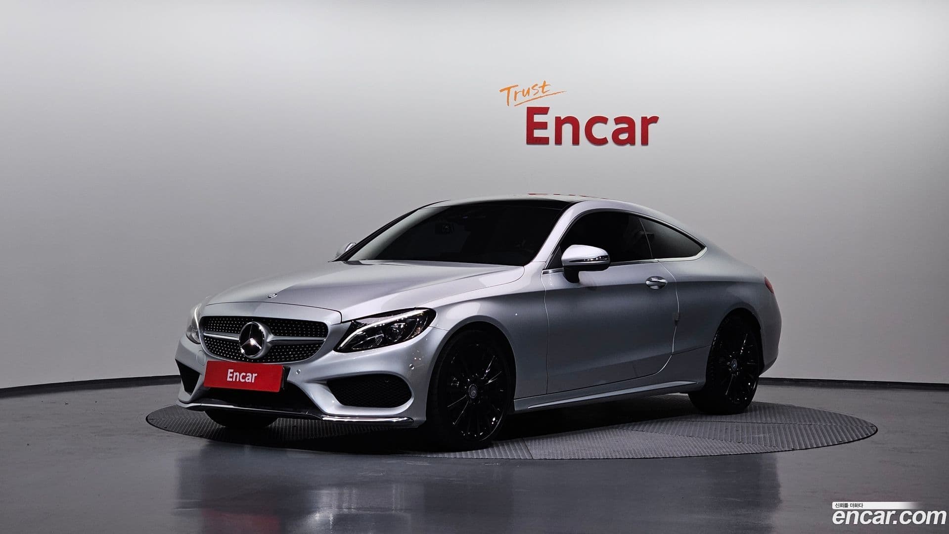 Main__Slider__Photo:C-Class Mercedes-Benz 2016.4-0