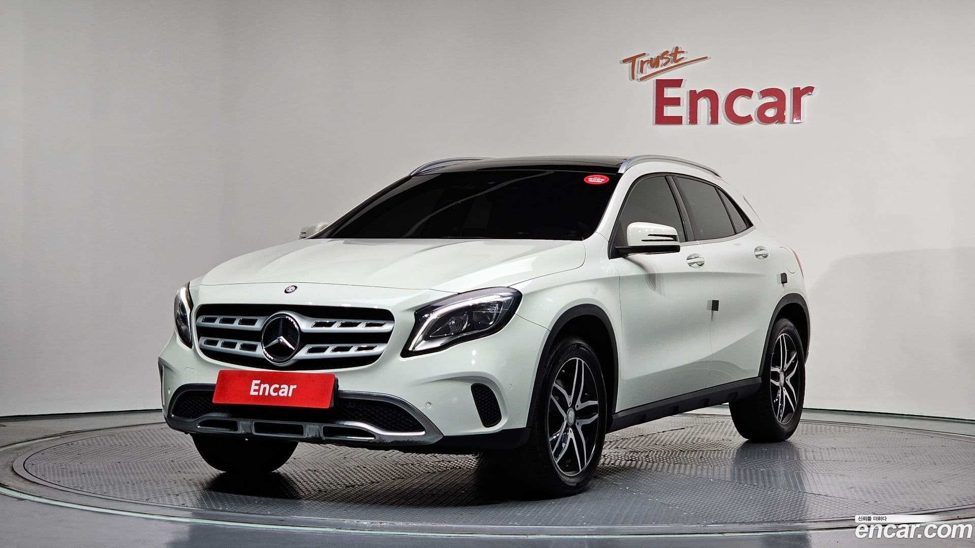 Main__Slider__Photo:GLA-Class Mercedes-Benz 2017.8-0