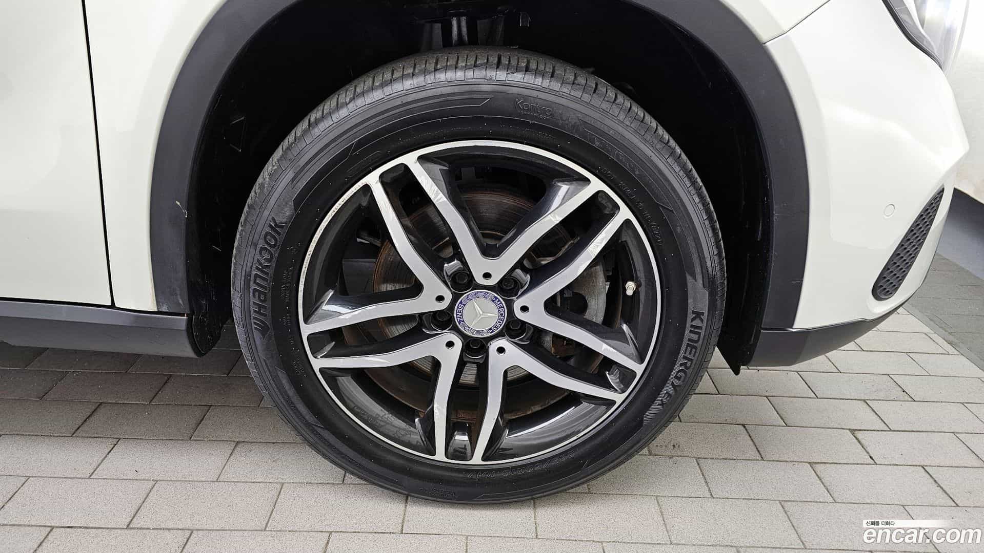GLA-Class Mercedes-Benz 2017.8-OUTER-005