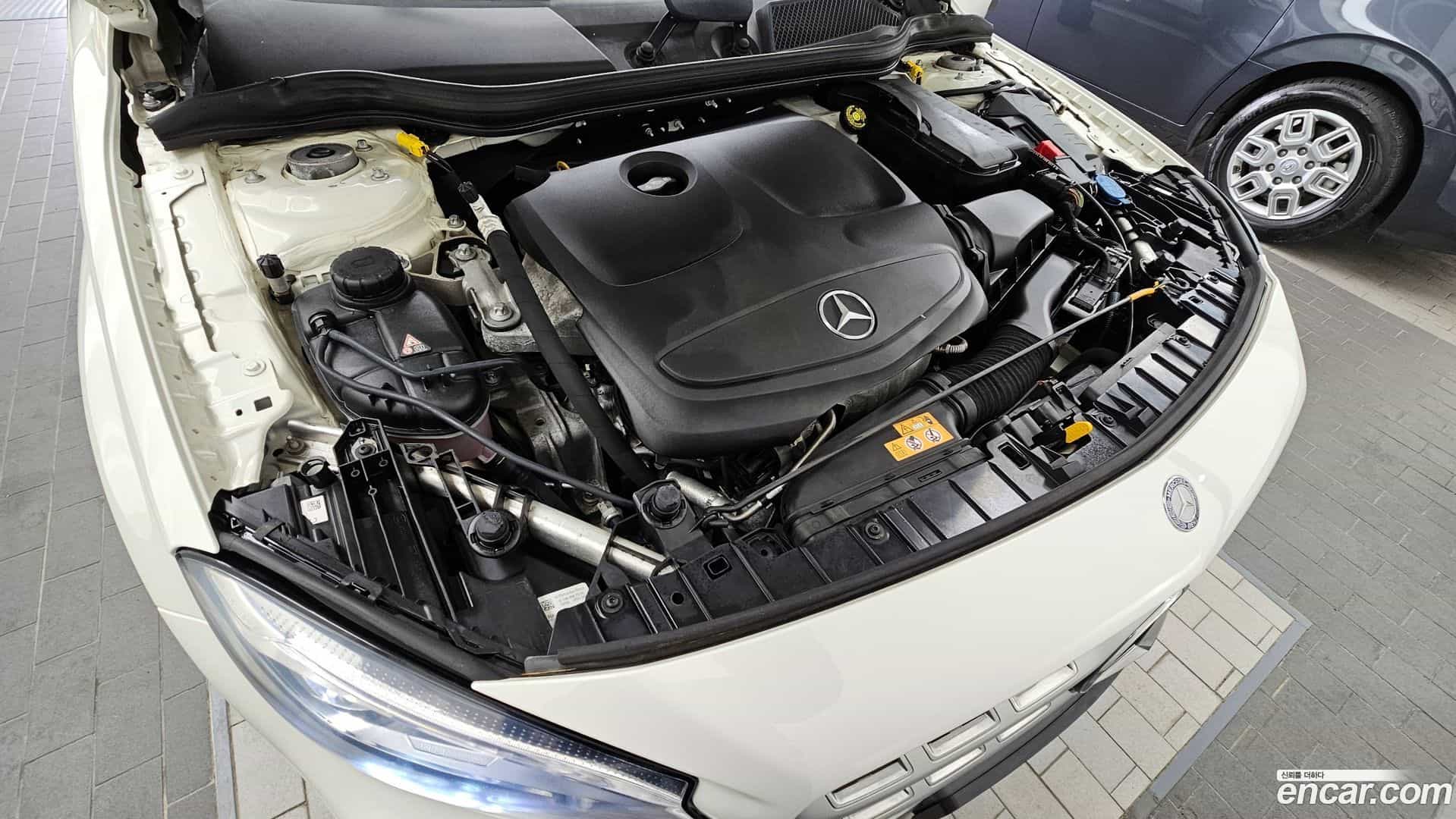 GLA-Class Mercedes-Benz 2017.8-OUTER-006