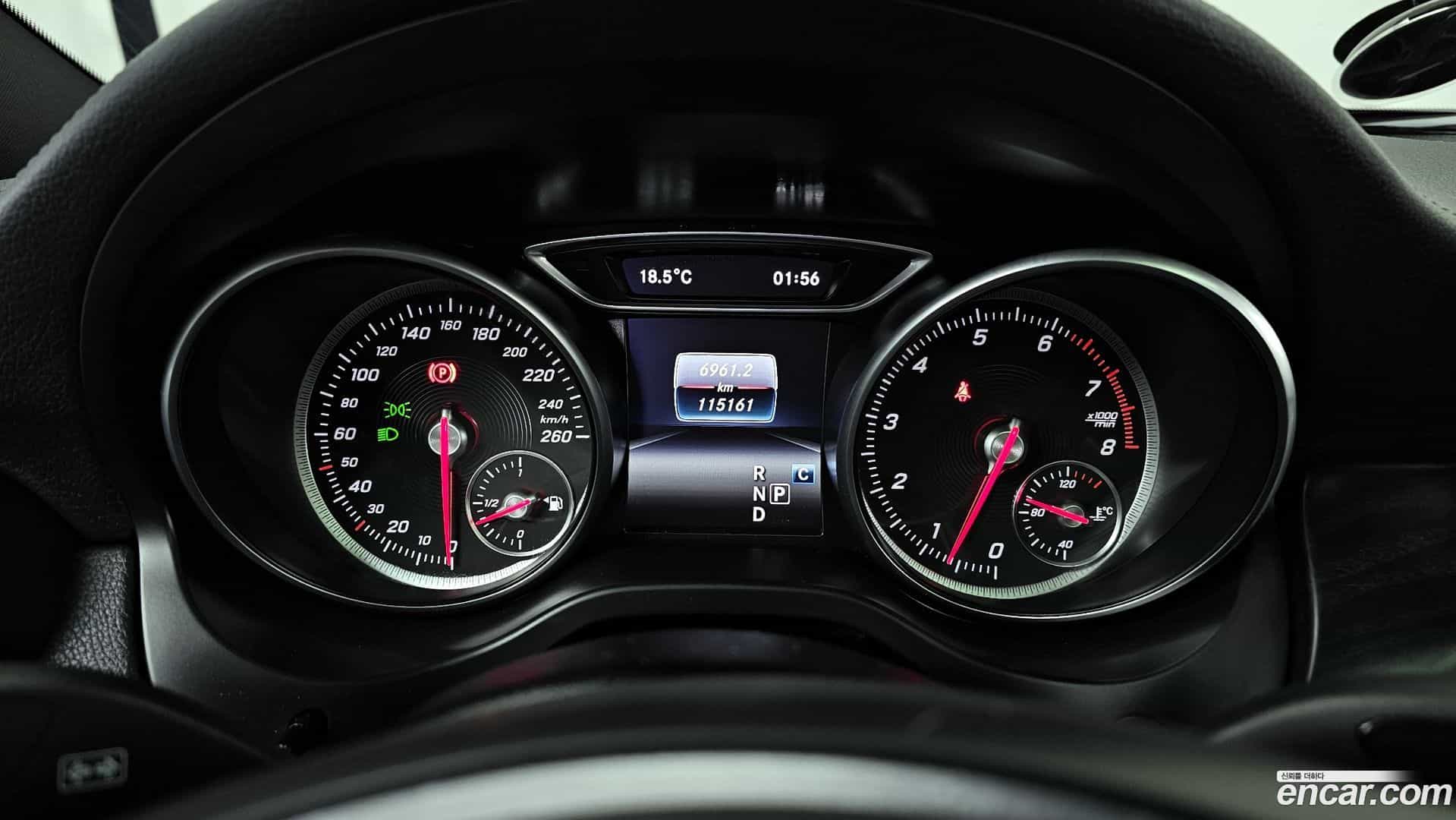 GLA-Class Mercedes-Benz 2017.8-INNER-008