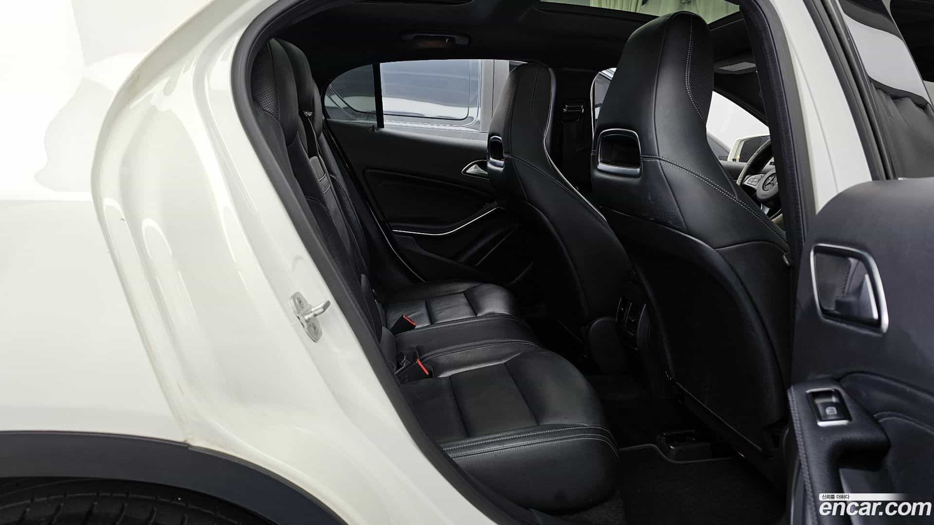 GLA-Class Mercedes-Benz 2017.8-OPTION-016
