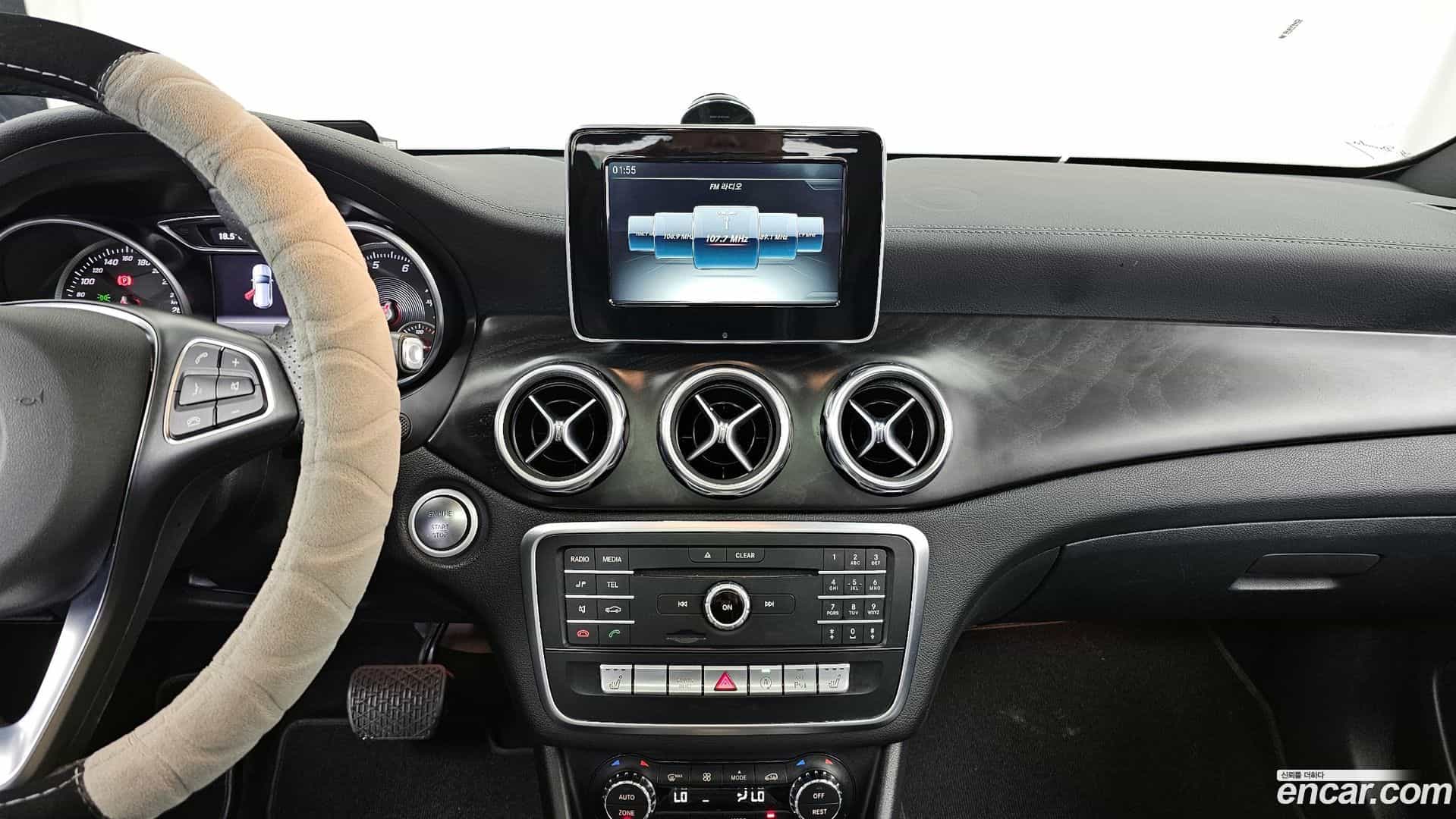GLA-Class Mercedes-Benz 2017.8-OPTION-018