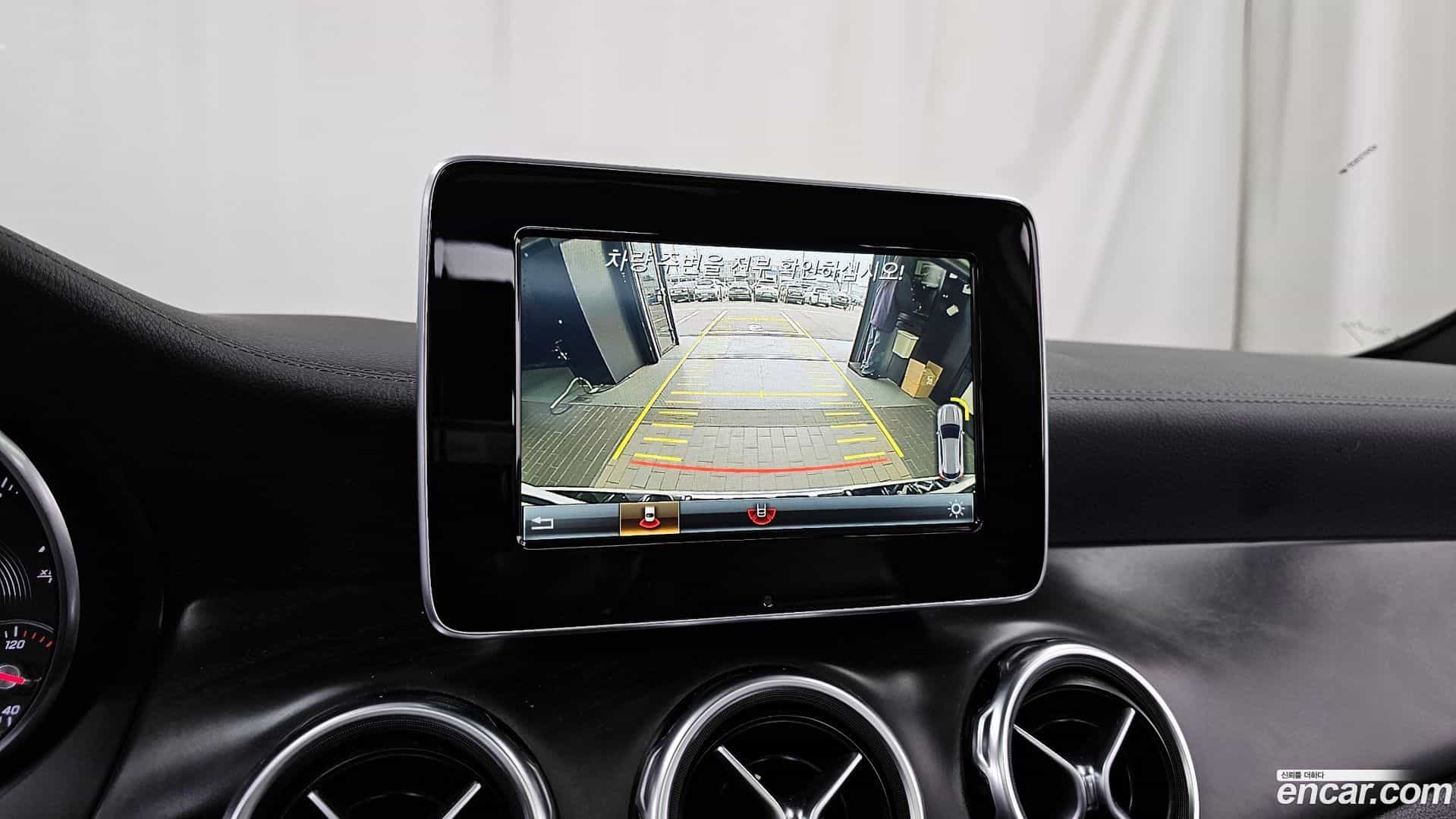 GLA-Class Mercedes-Benz 2017.8-OPTION-019