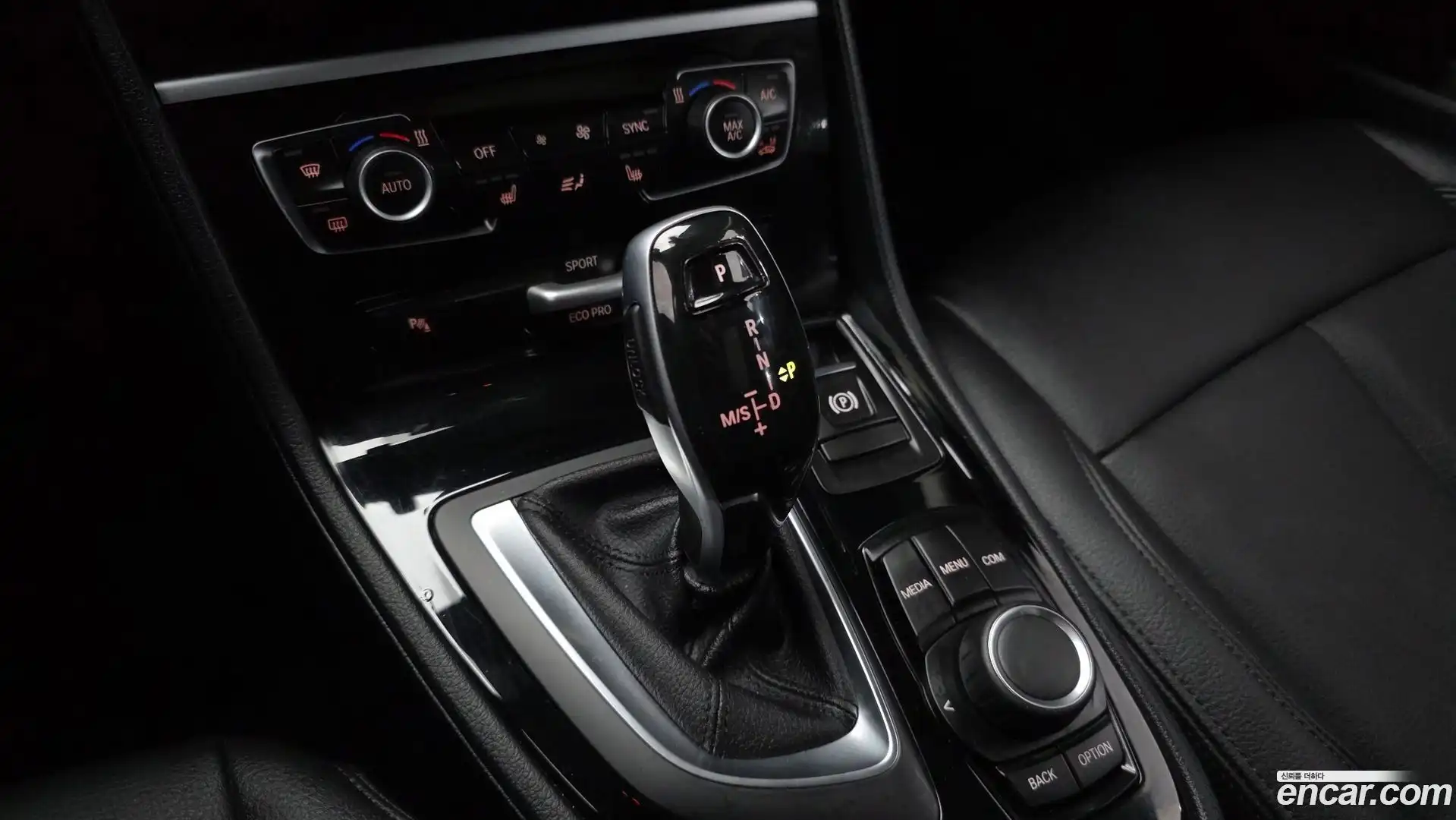 2-Series BMW 2020.11-INNER-009