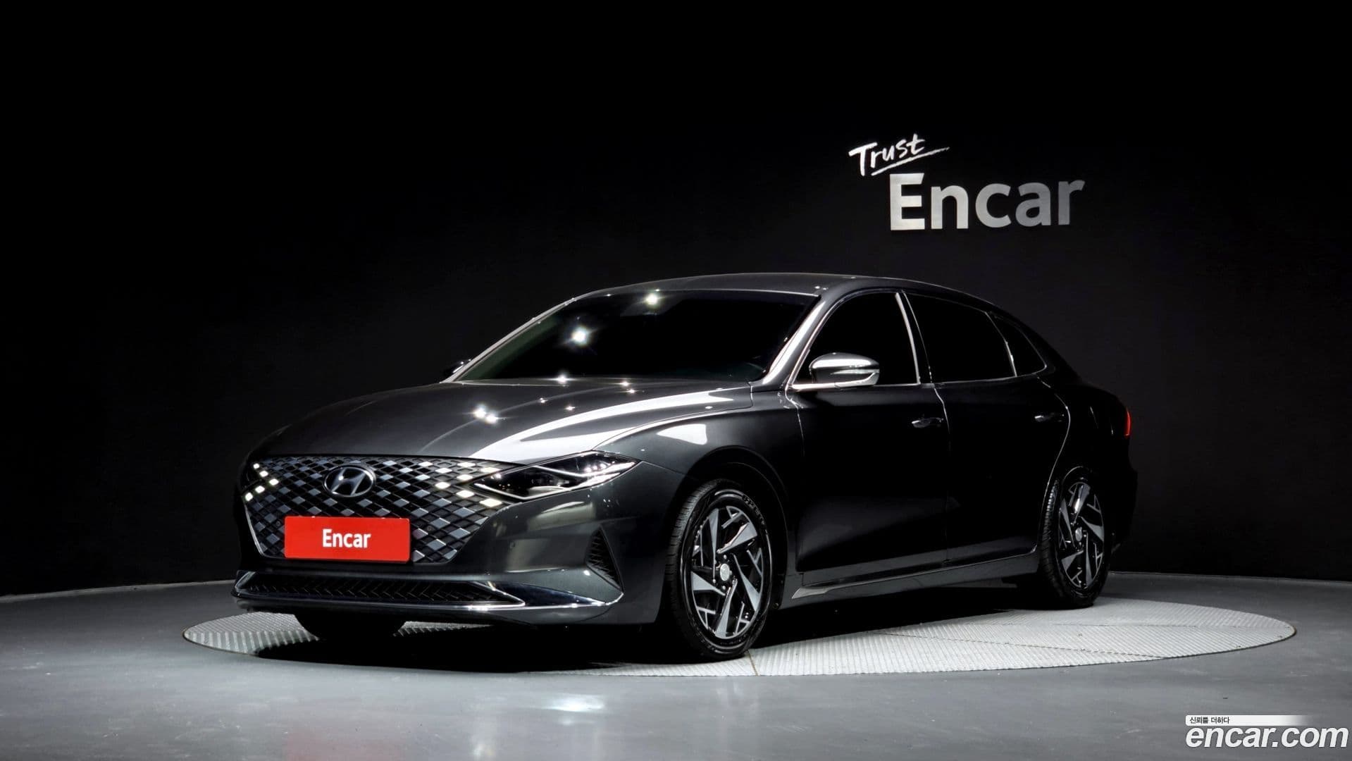 Main__Slider__Photo:Grandeur Hyundai 2021.10-0