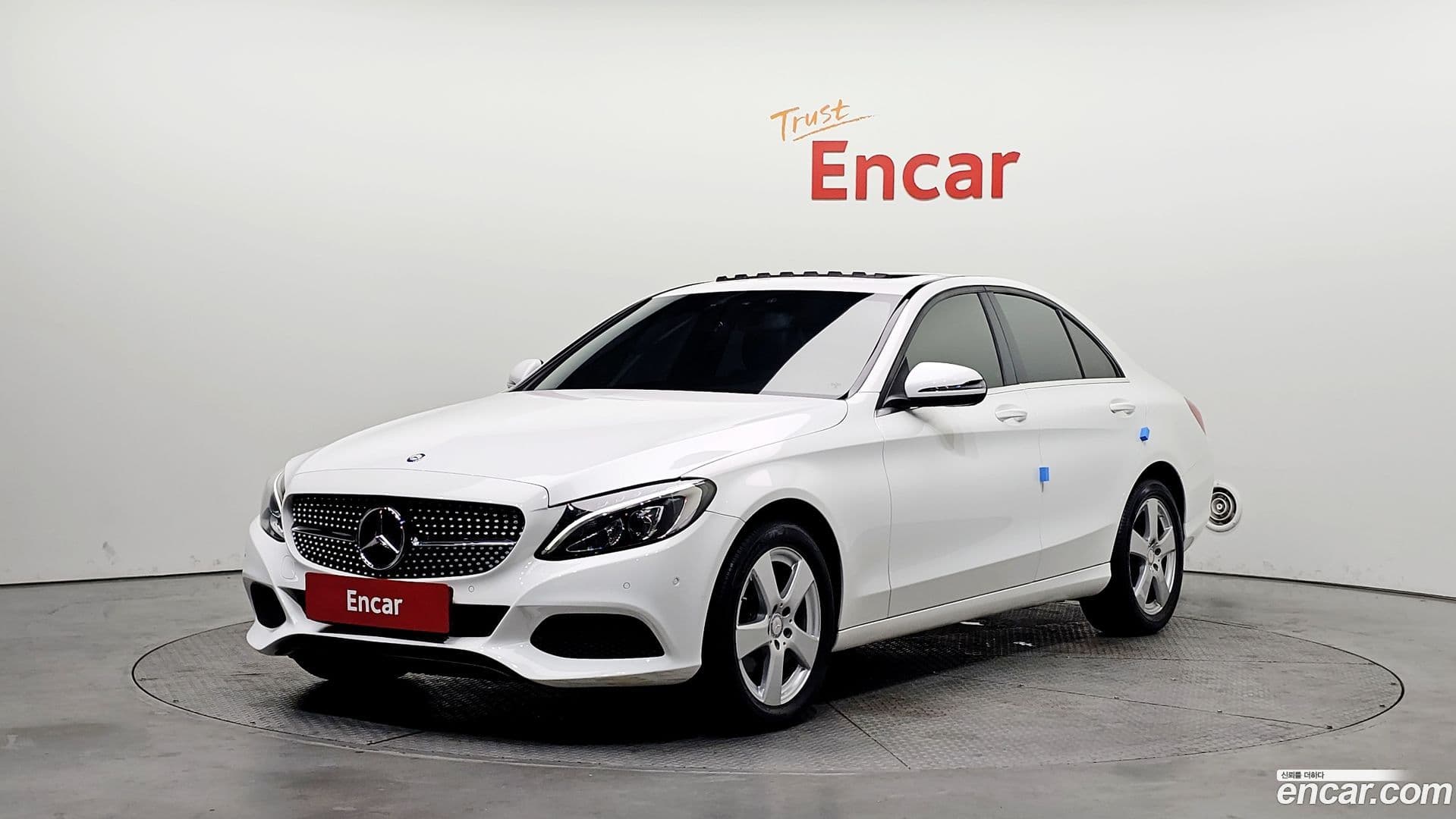 Main__Slider__Photo:C-Class Mercedes-Benz 2016.10-0