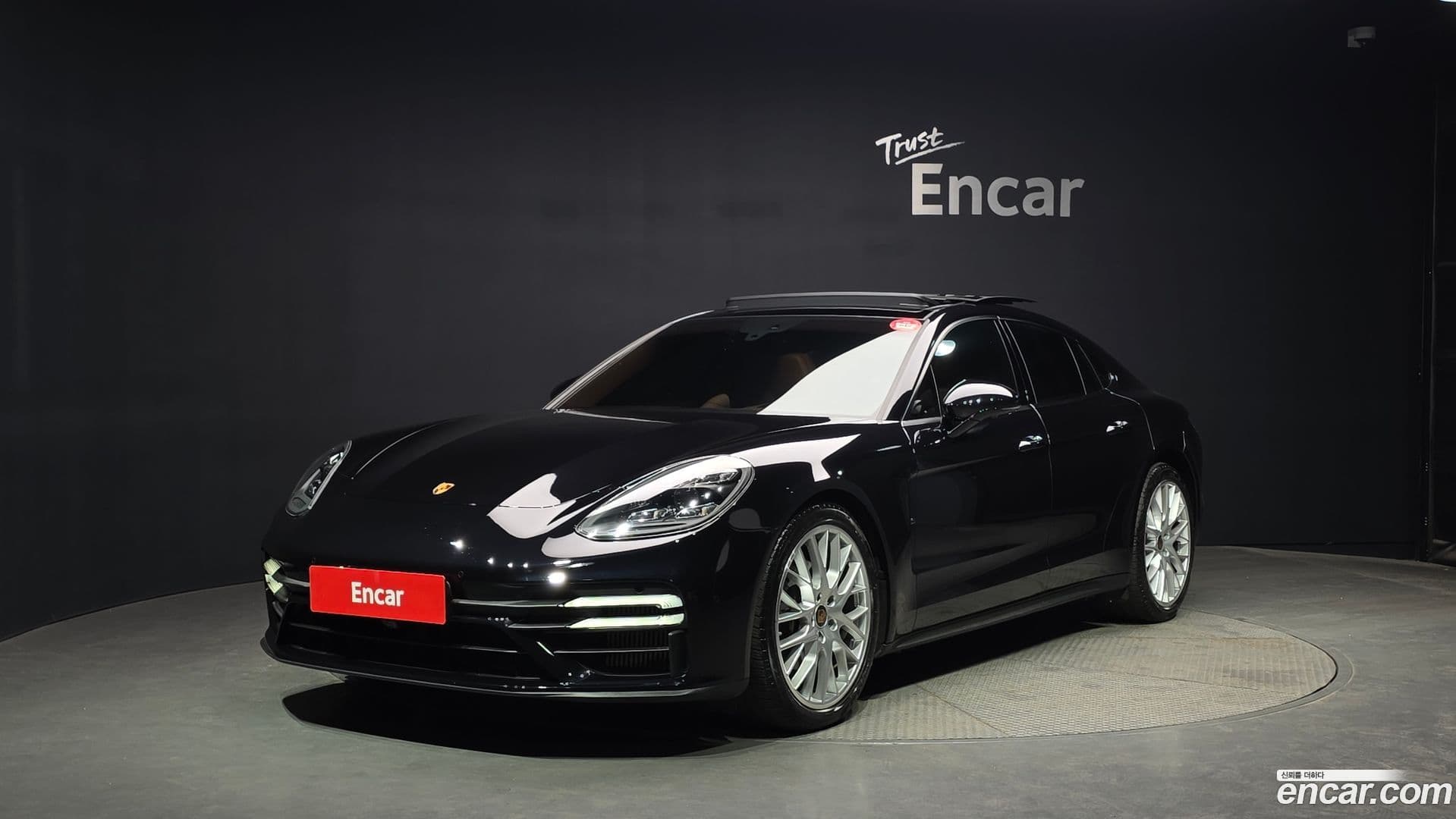 Main__Slider__Photo:Panamera Porsche 2021.2-0
