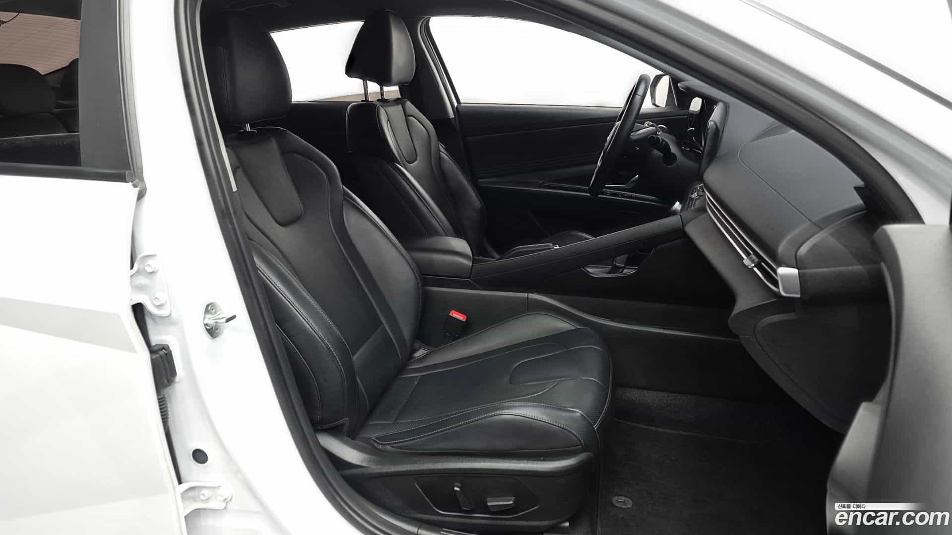 AVANTE Hyundai 2022.4-OPTION-015
