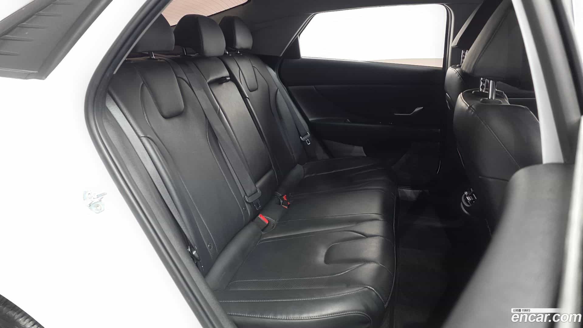 AVANTE Hyundai 2022.4-OPTION-016