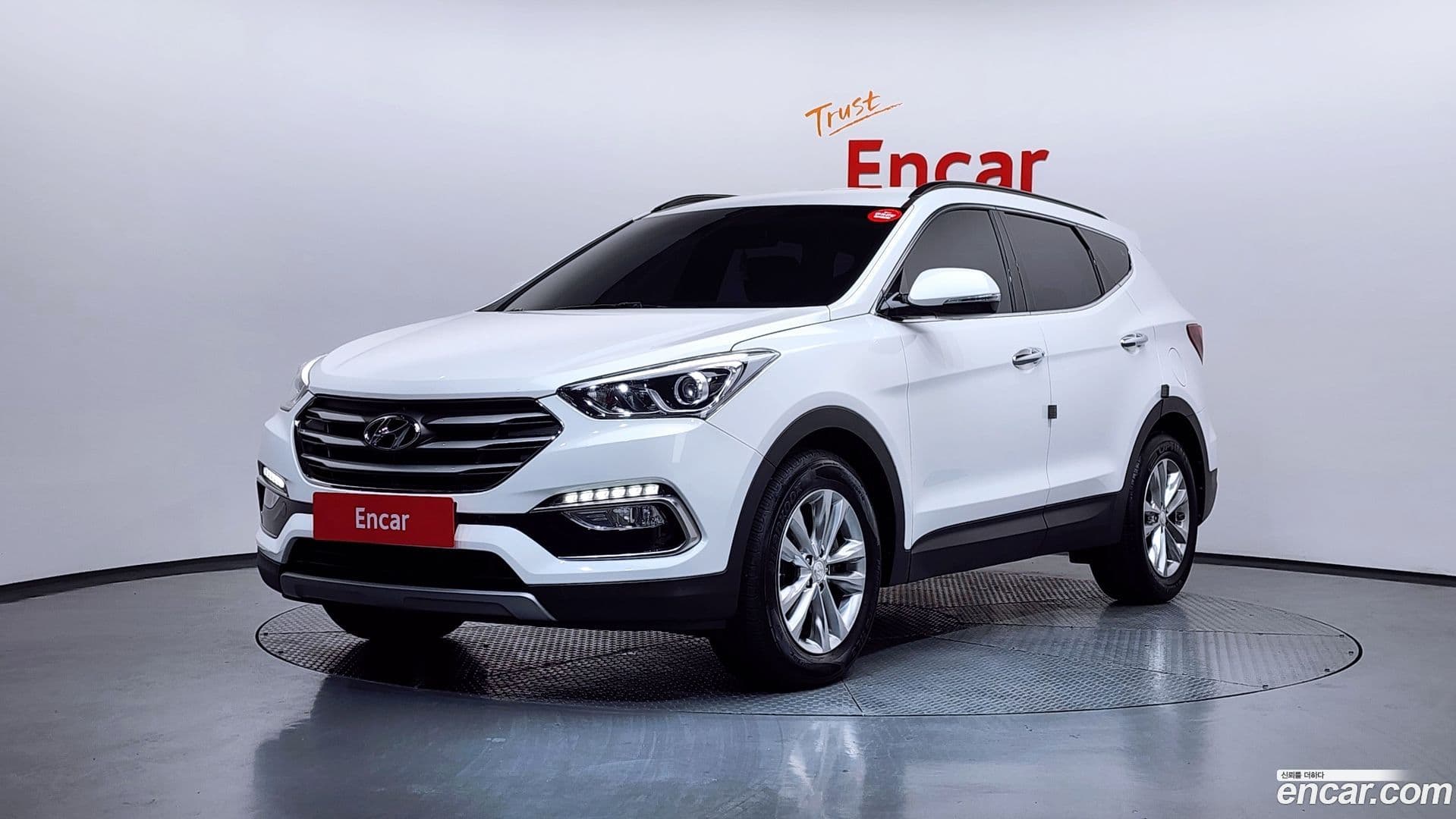 Main__Slider__Photo:Santafe Hyundai 2015.8-0