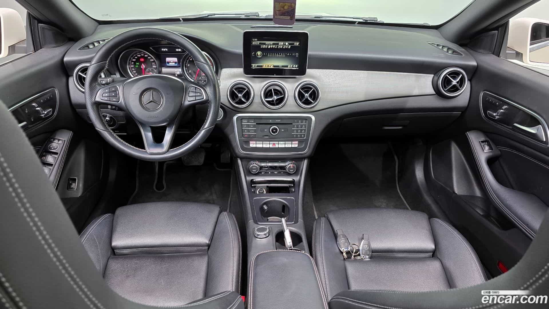 CLA-Class Mercedes-Benz 2017.3-INNER-007