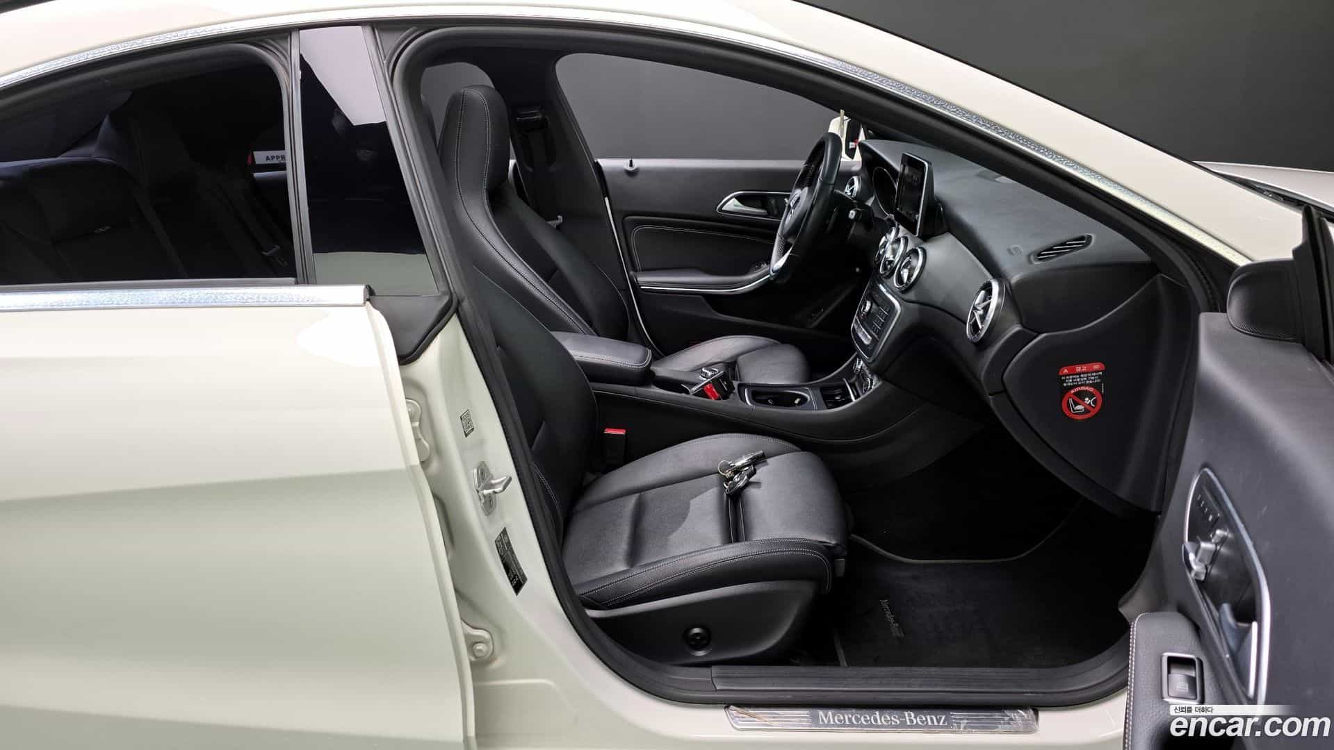 CLA-Class Mercedes-Benz 2017.3-INNER-010