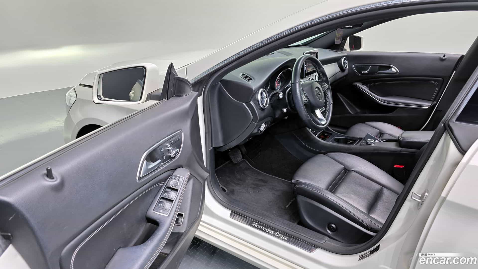CLA-Class Mercedes-Benz 2017.3-OPTION-015