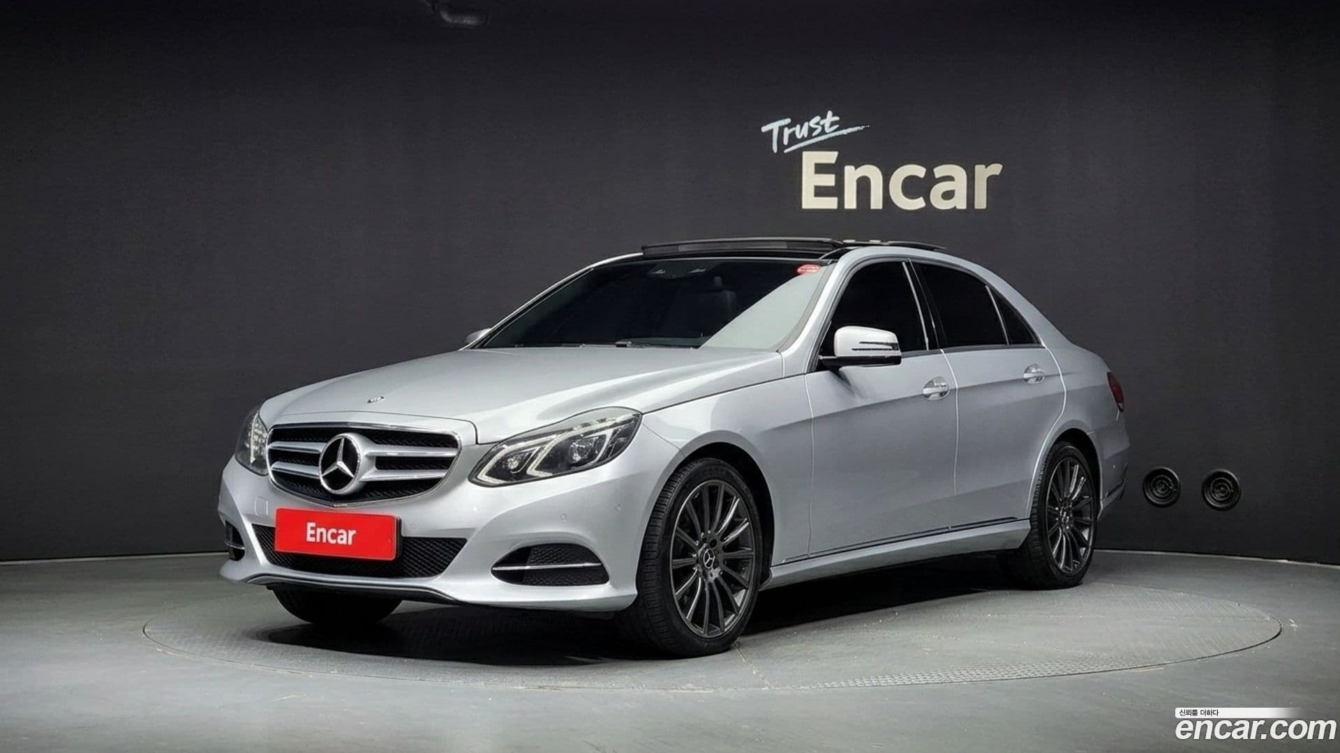 Main__Slider__Photo:E-Class Mercedes-Benz 2015.10-0