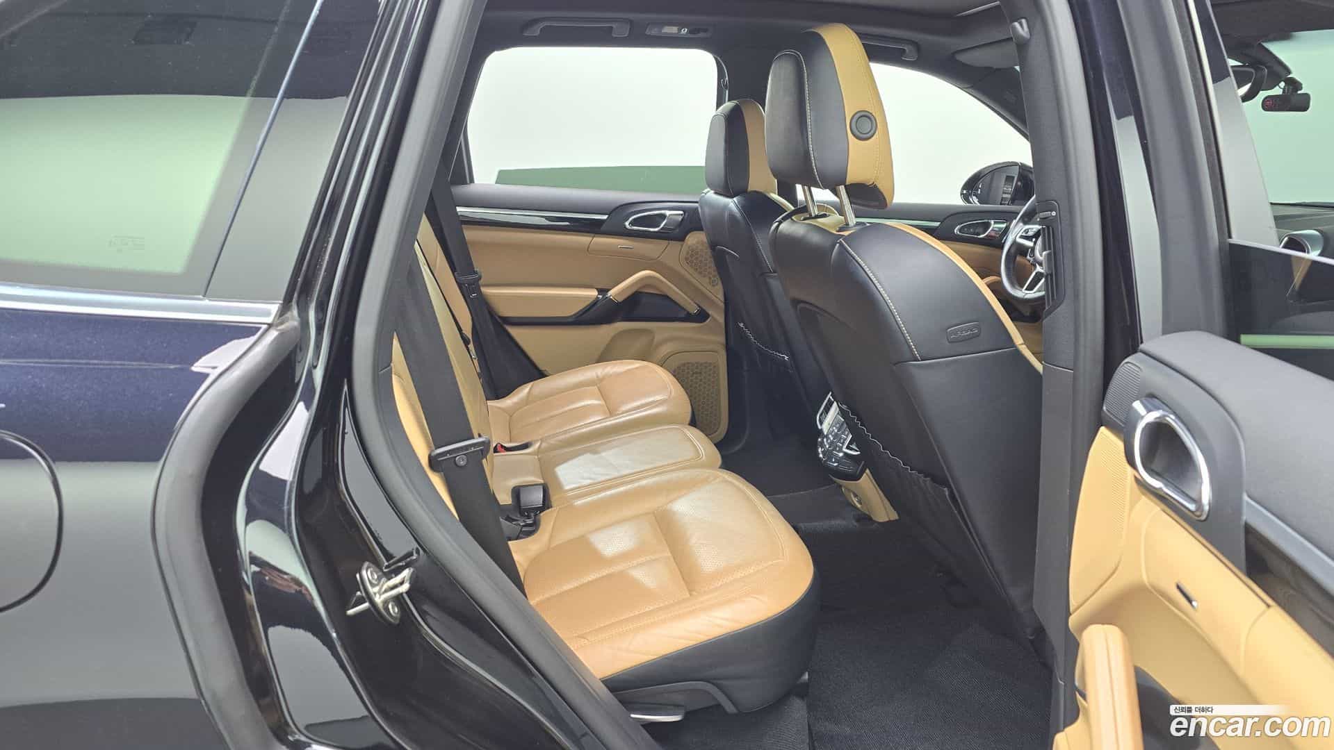 Cayenne Porsche 2014.11-OPTION-016