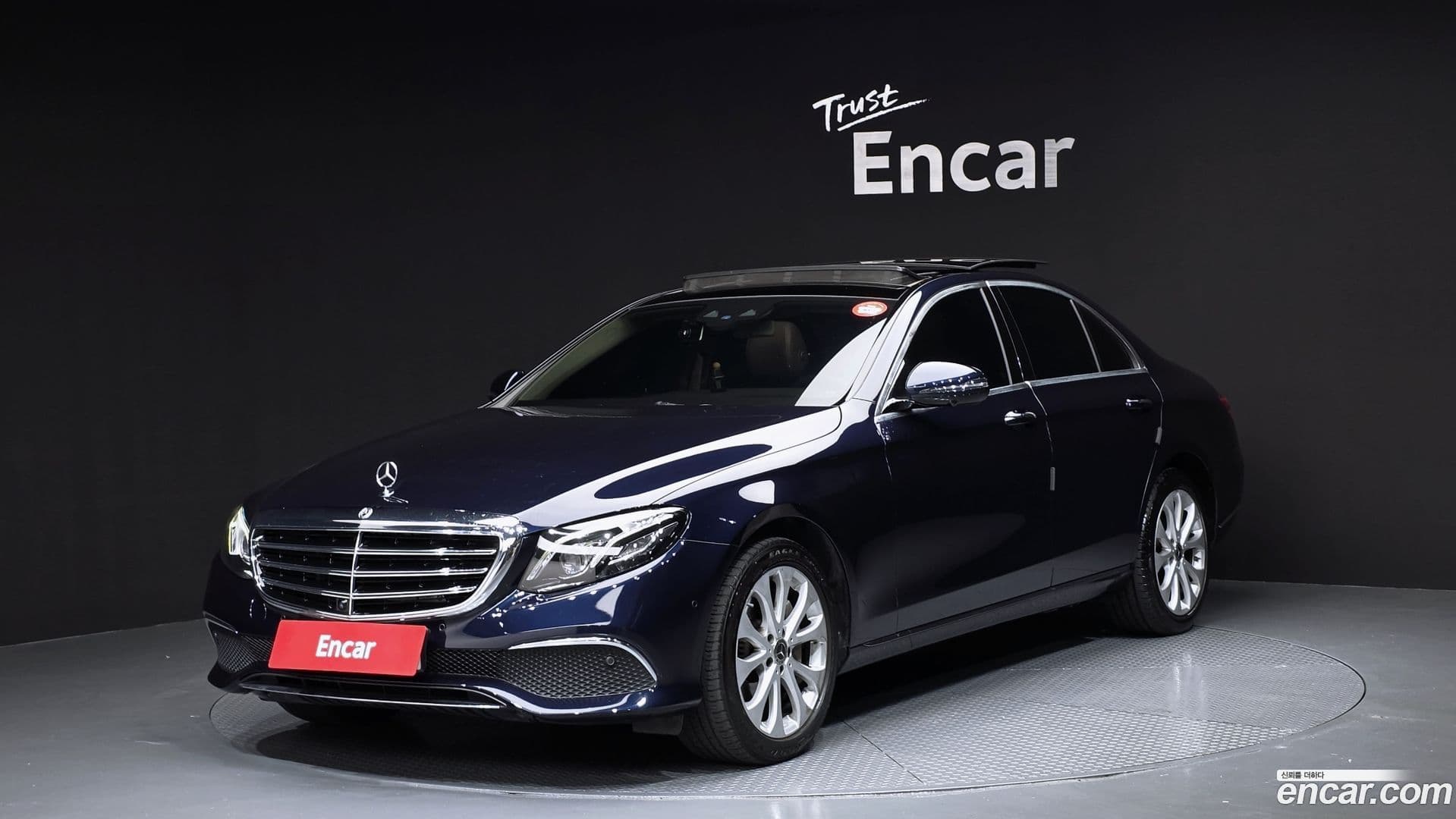 Main__Slider__Photo:E-Class Mercedes-Benz 2017.4-0