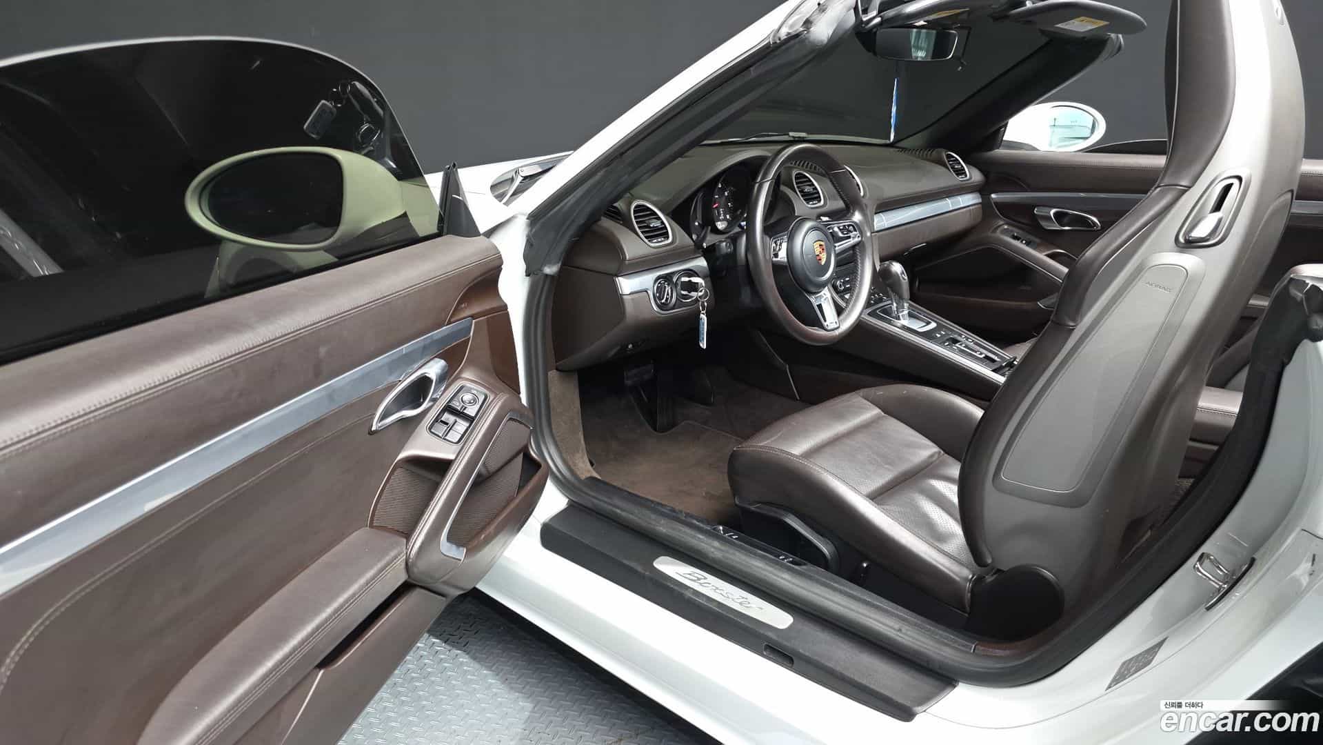718 Porsche 2017.1-INNER-010