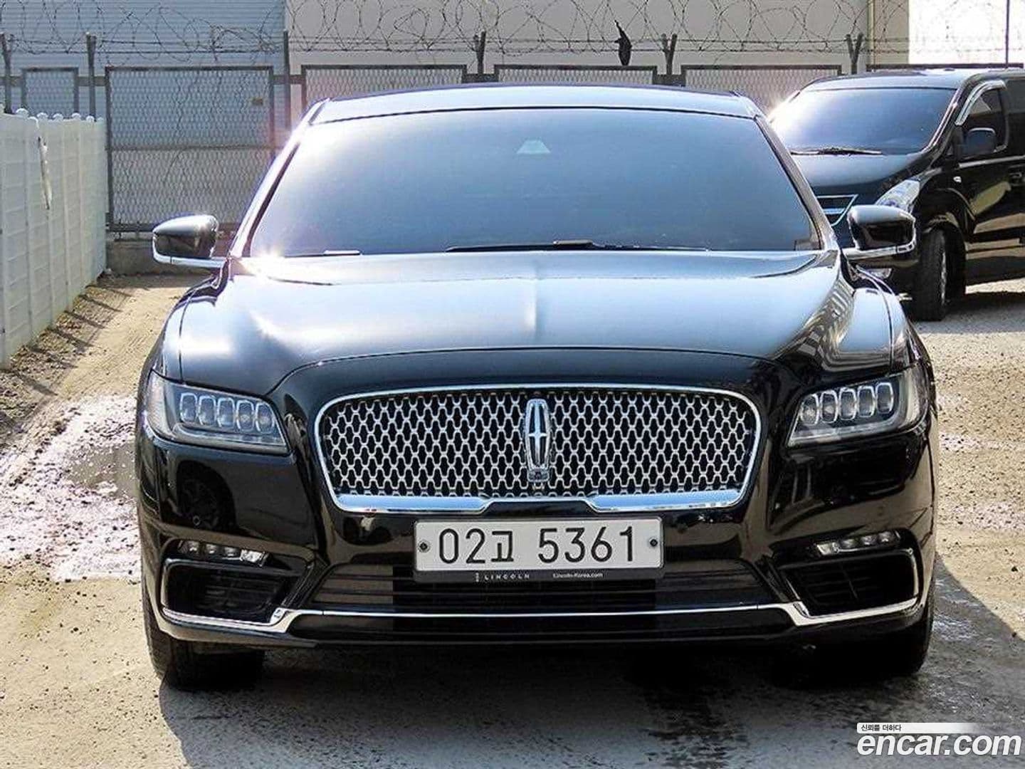 Main__Slider__Photo:Continental Lincoln 2017.7-0