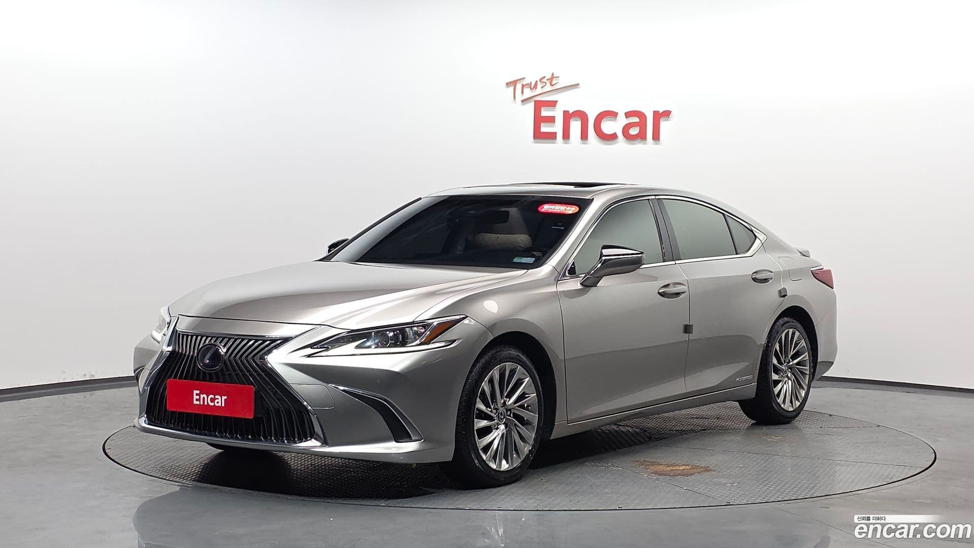Main__Slider__Photo:ES Lexus 2018.10-0
