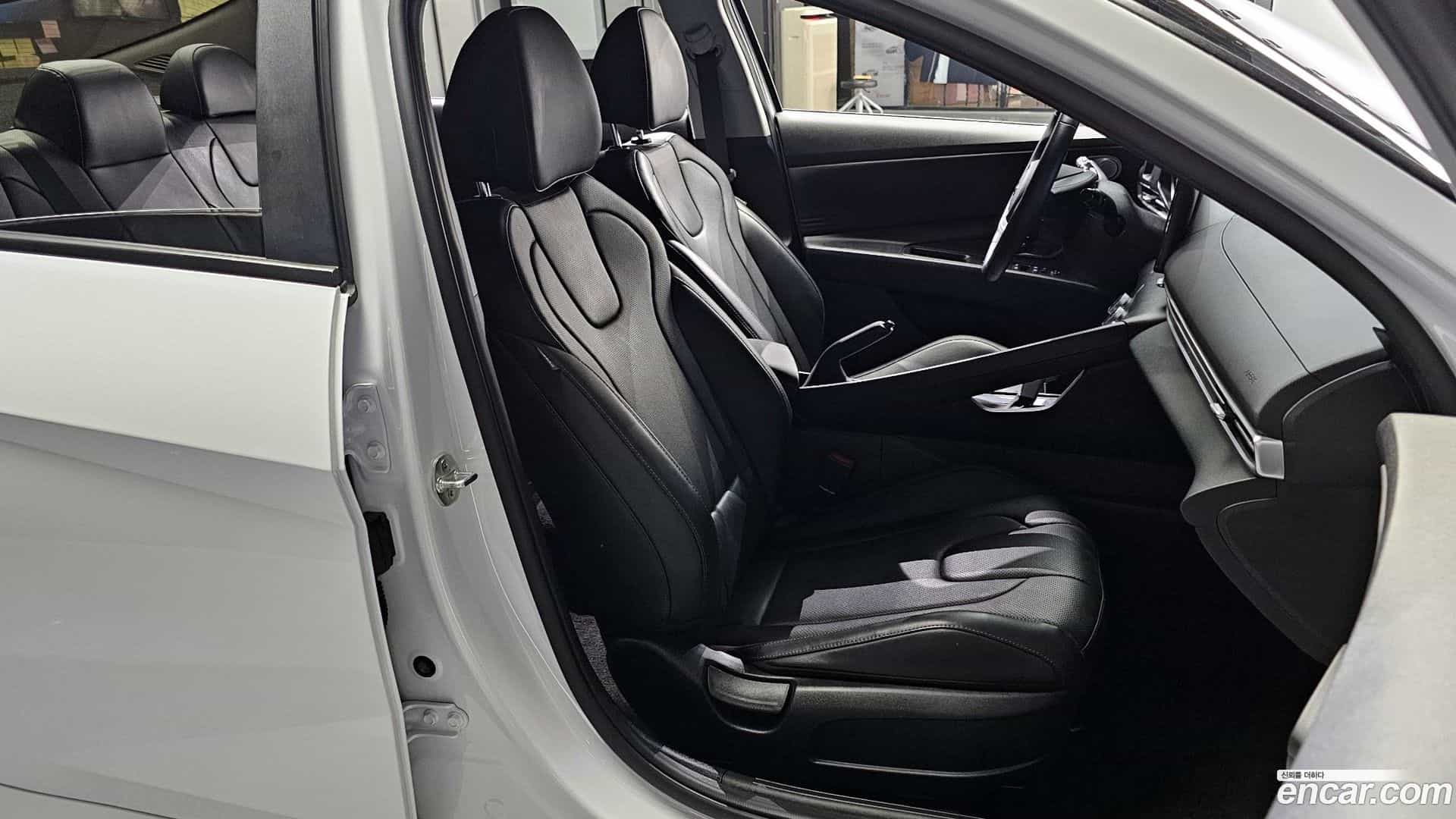 AVANTE Hyundai 2021.3-OPTION-016