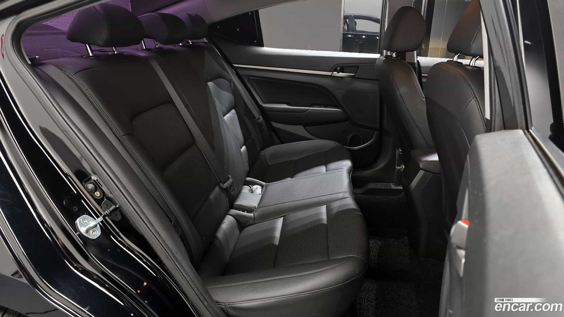 AVANTE Hyundai 2018.3-OPTION-016