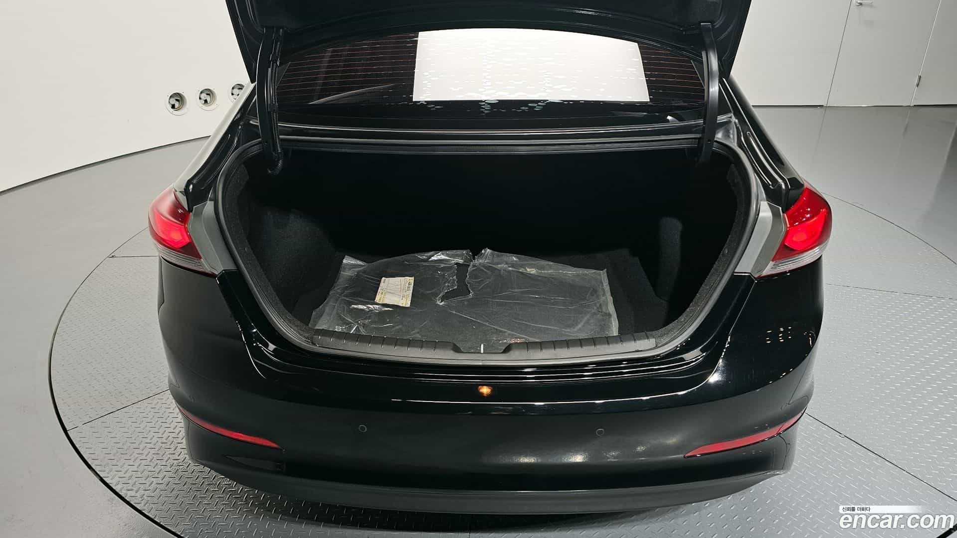 AVANTE Hyundai 2018.3-OPTION-024