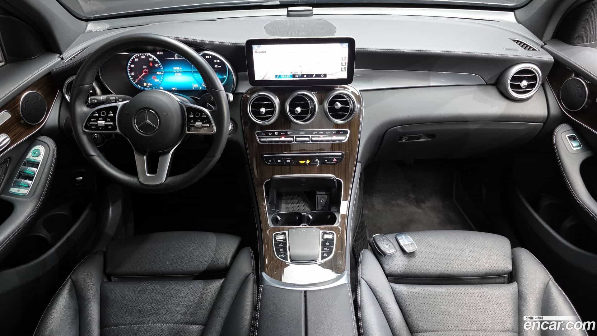 GLC-Class Mercedes-Benz 2020.3-INNER-007