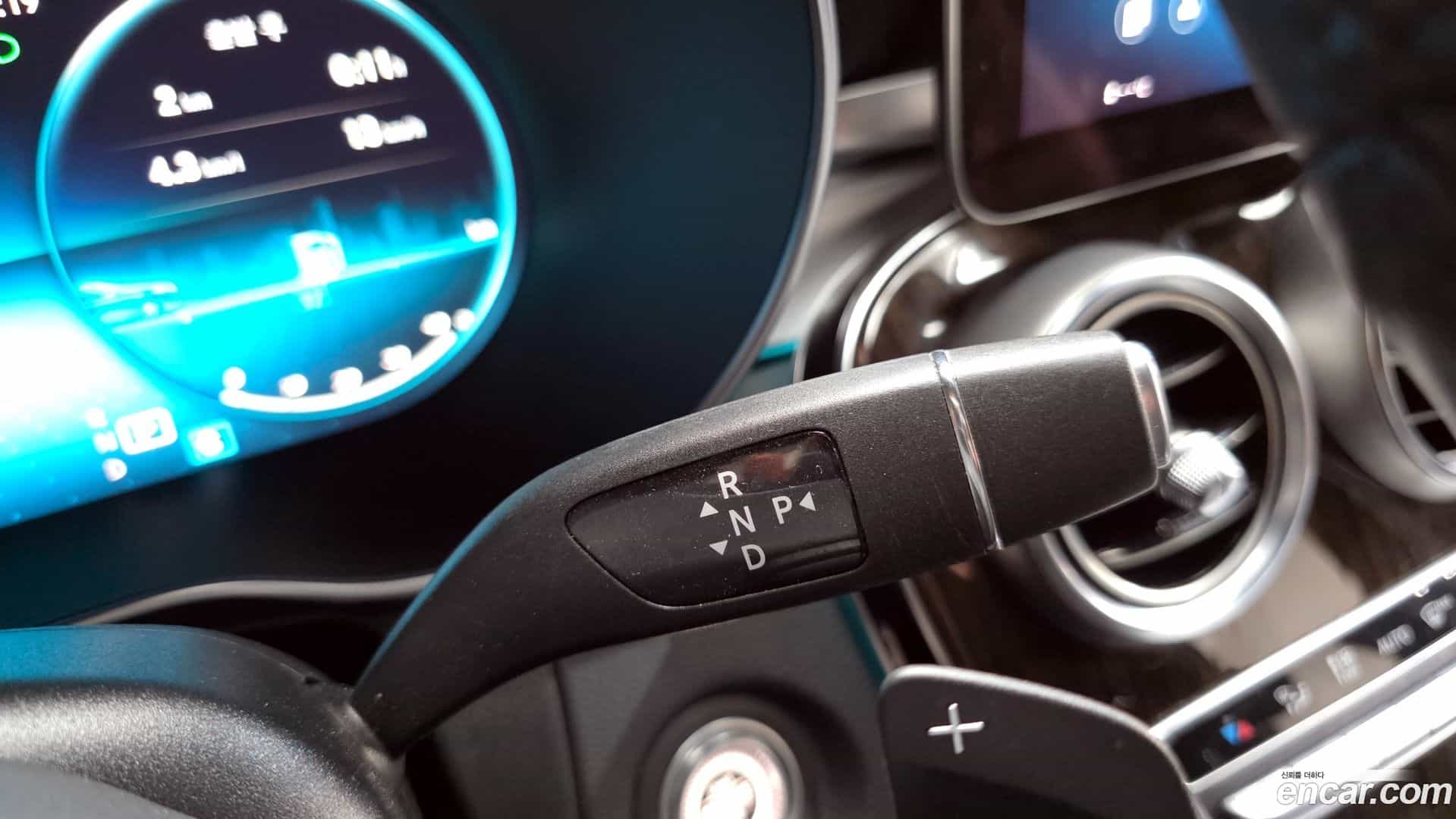 GLC-Class Mercedes-Benz 2020.3-INNER-009