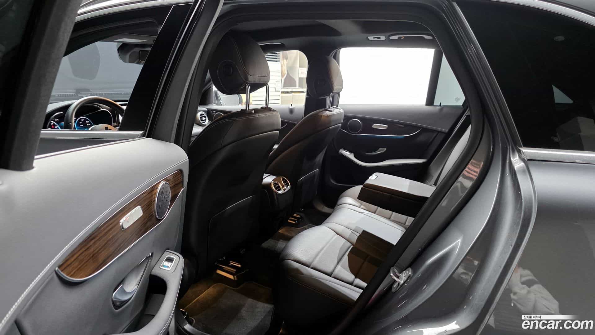 GLC-Class Mercedes-Benz 2020.3-OPTION-015