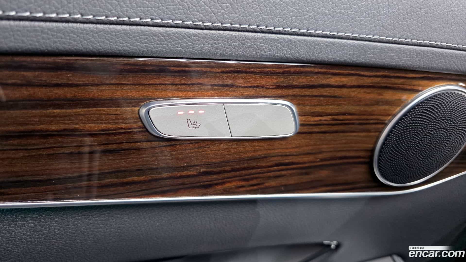 GLC-Class Mercedes-Benz 2020.3-OPTION-021