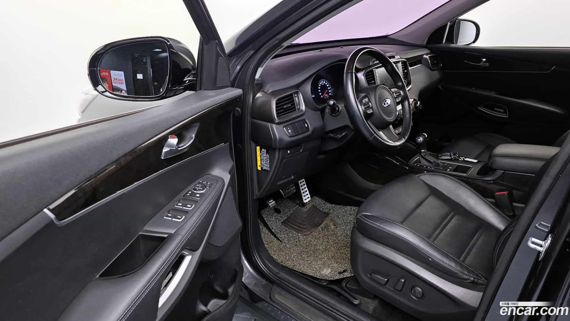 Sorento Kia 2017.2-INNER-010
