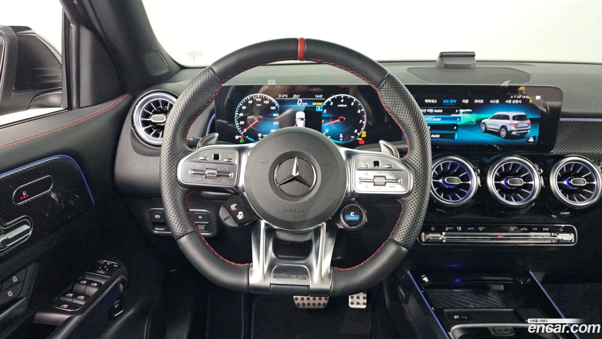 Main__Slider__Photo:GLB-Class Mercedes-Benz 2022.11-13