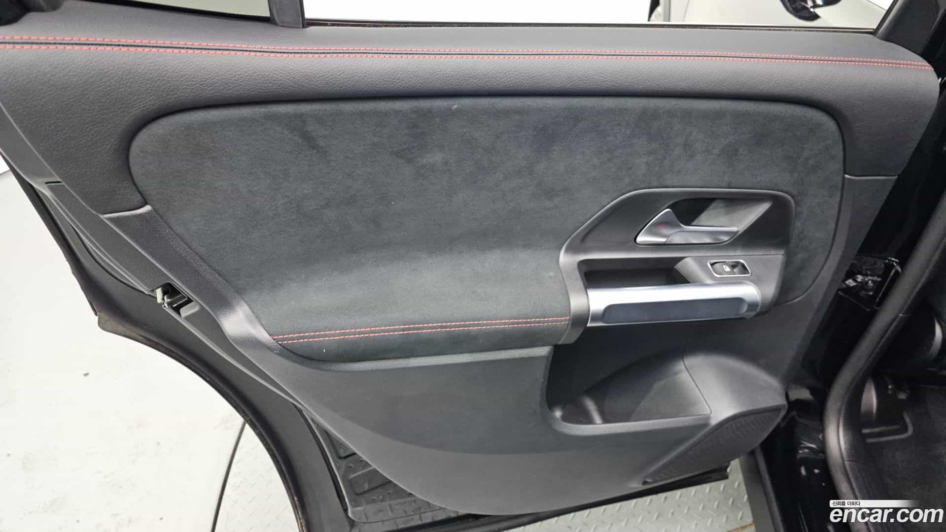GLB-Class Mercedes-Benz 2022.11-INNER-035