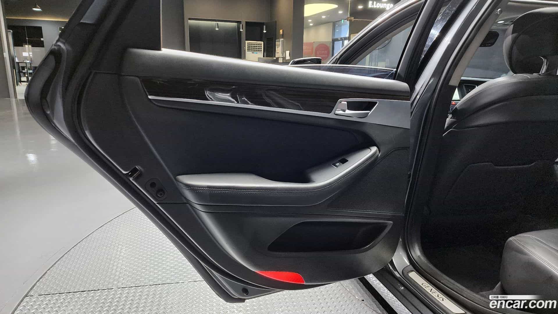 G80 Genesis 2017.4-INNER-035