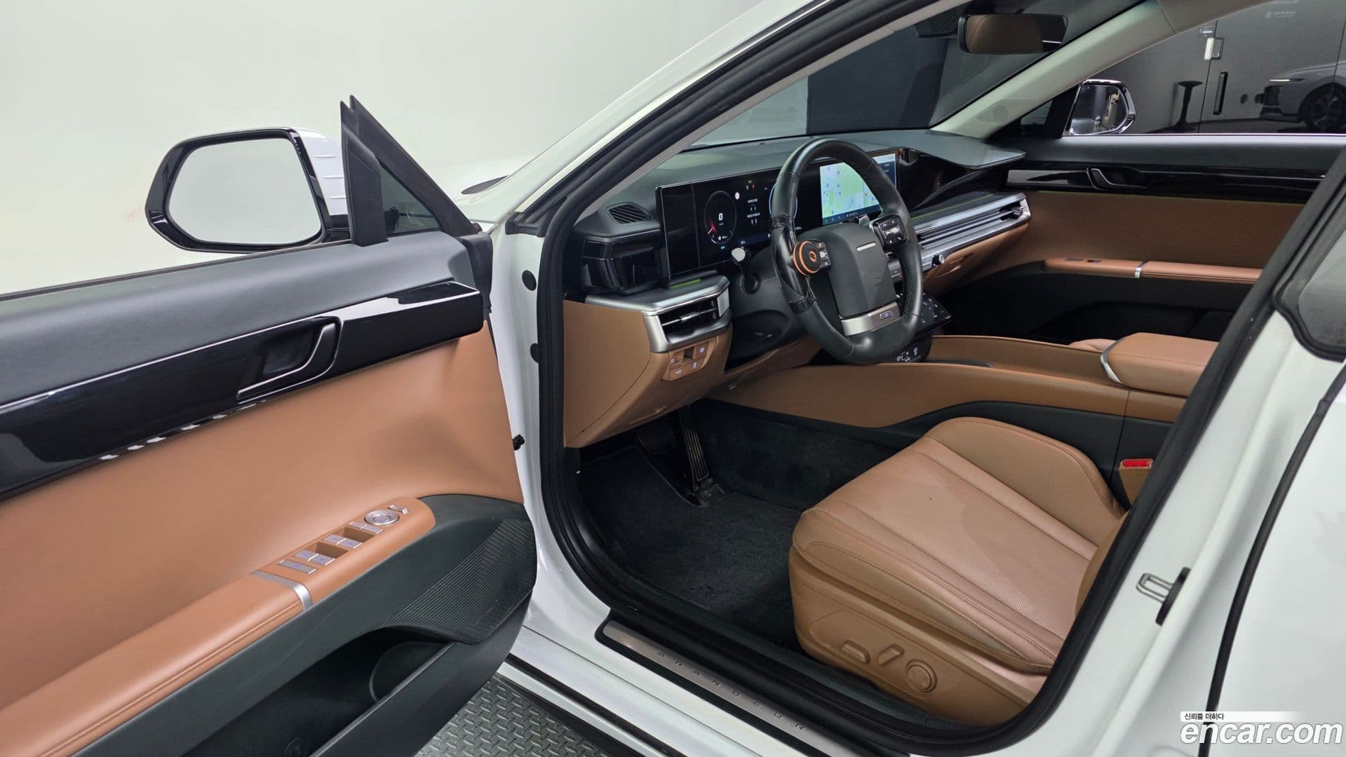 Main__Slider__Photo:Grandeur Hyundai 2023.2-9