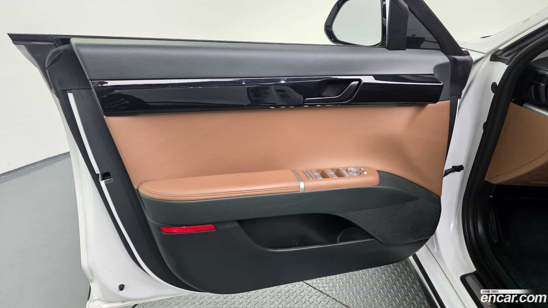 Grandeur Hyundai 2023.2-INNER-034
