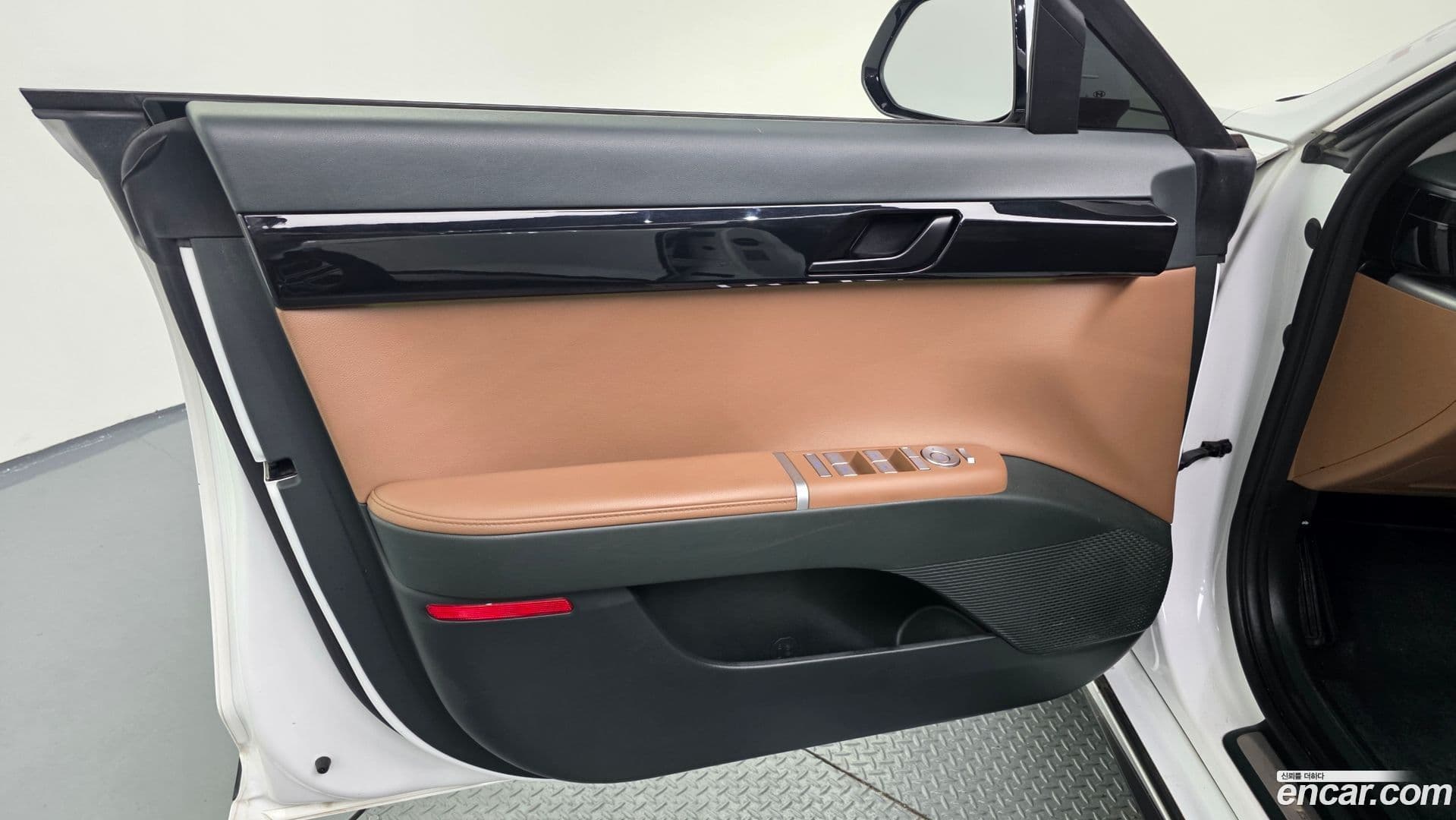 Main__Slider__Photo:Grandeur Hyundai 2023.2-23