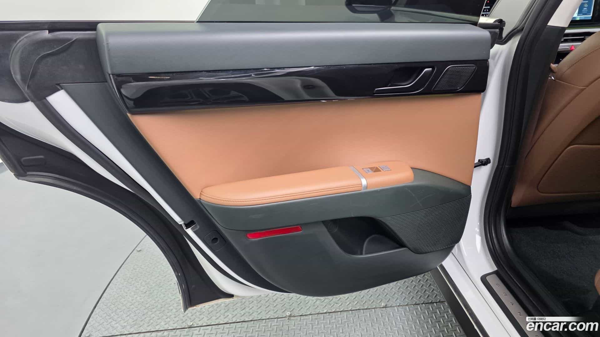Grandeur Hyundai 2023.2-INNER-035