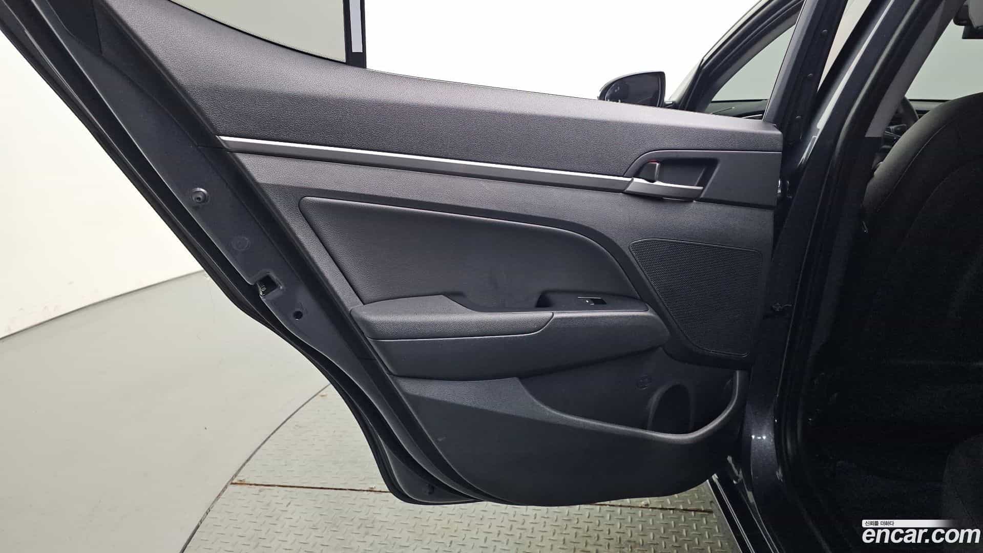 AVANTE Hyundai 2018.7-INNER-035