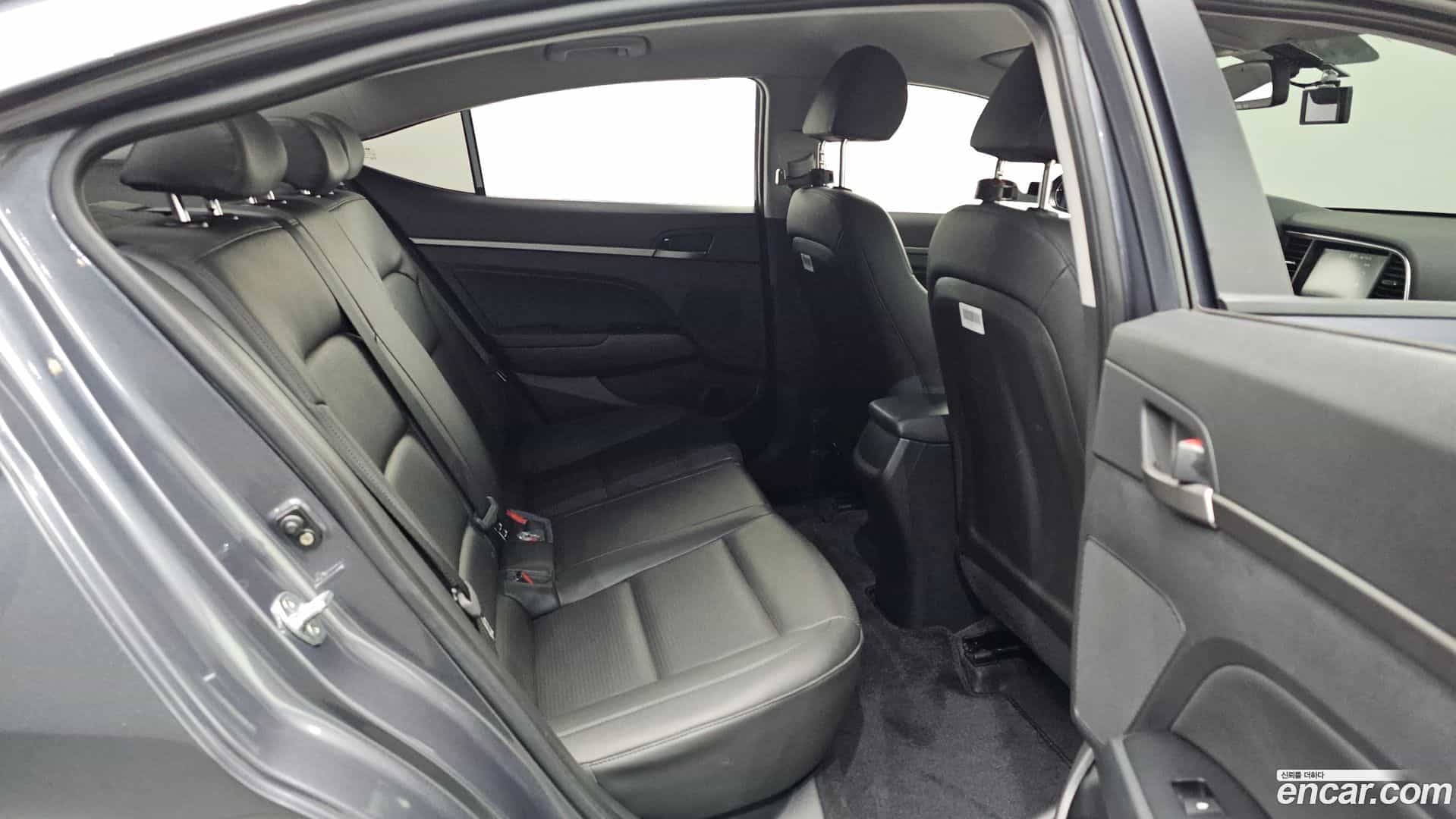 AVANTE Hyundai 2018.7-INNER-036