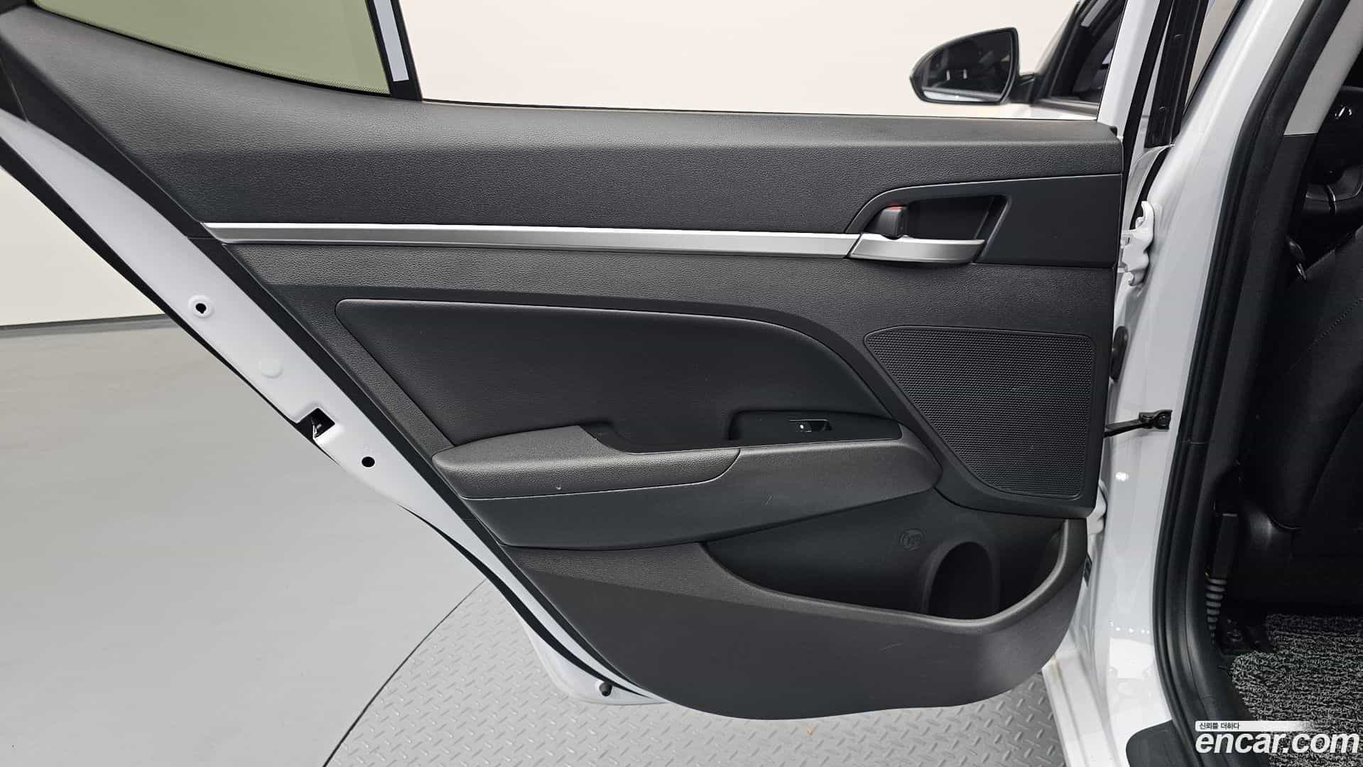 AVANTE Hyundai 2019.11-INNER-035