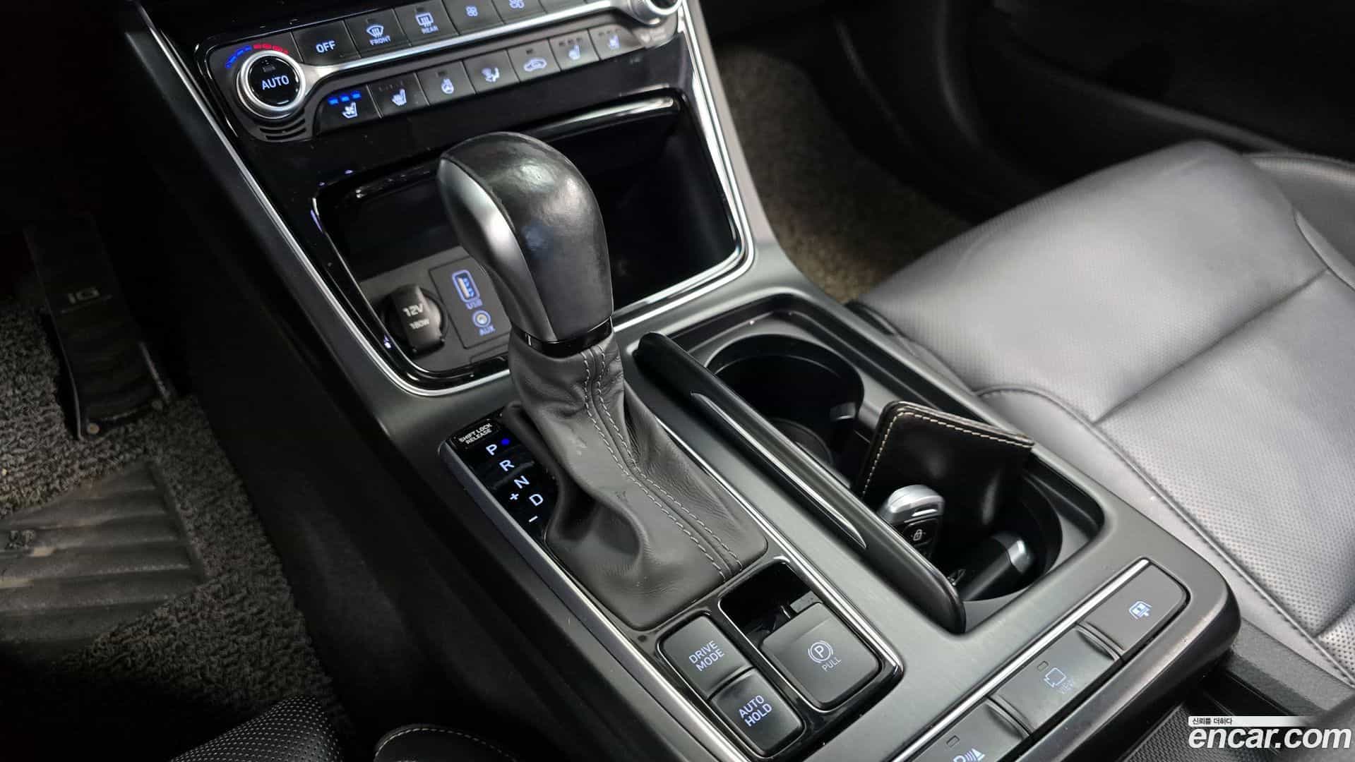 Grandeur Hyundai 2018.10-INNER-009